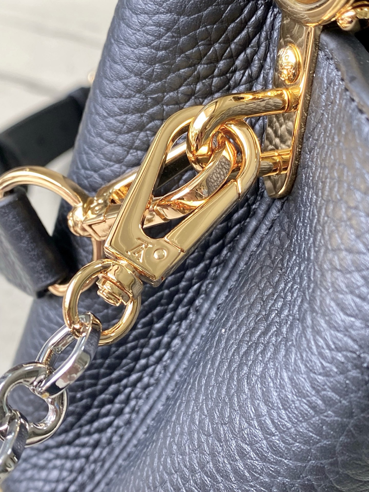 特级原厂皮 M12936 黑色mini 本款Capucines mini 手袋取材柔韧Taurillon