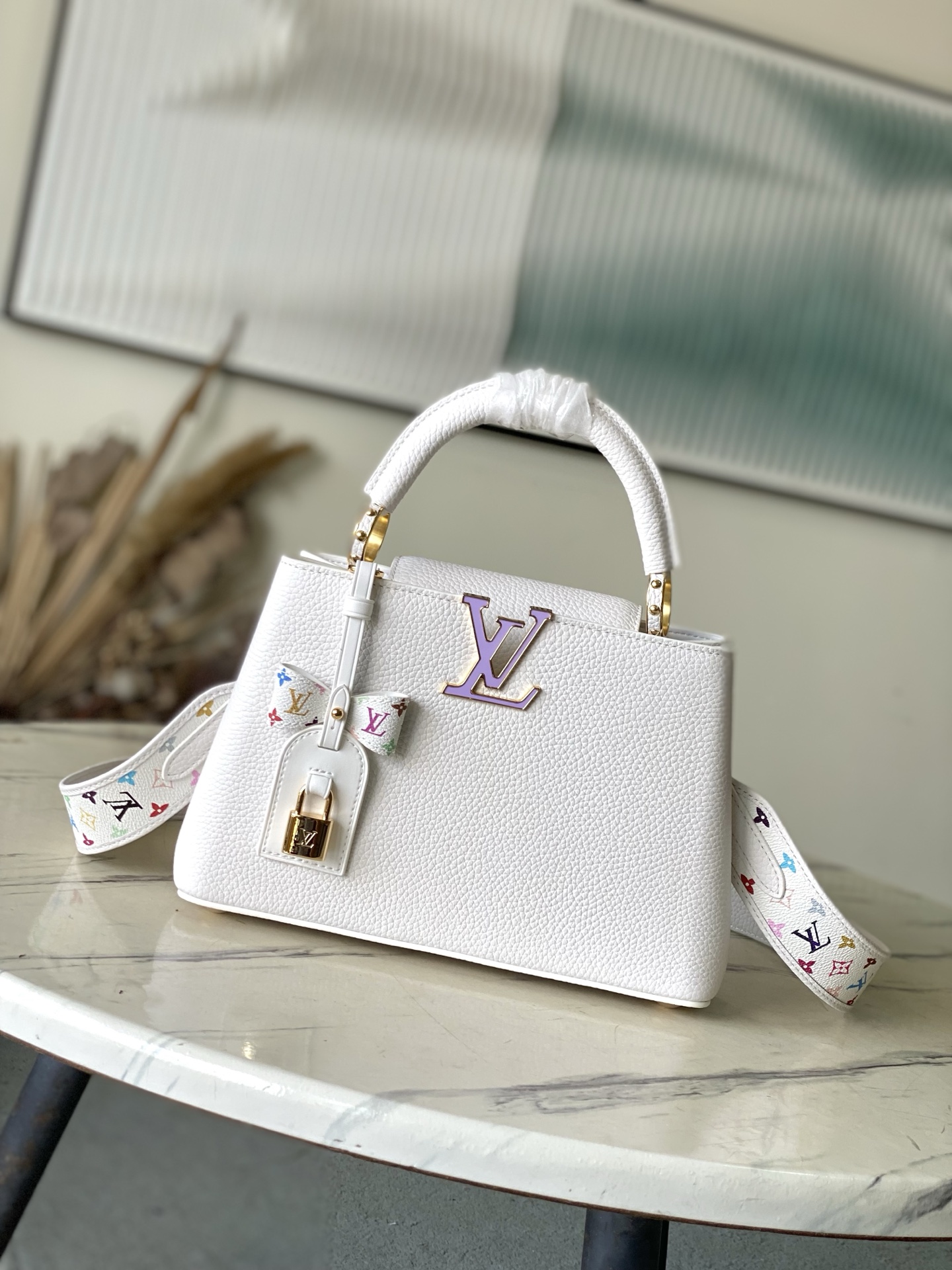 特级原厂皮 M13253小号 本款Capucines手袋出自路易威登x村上隆再版系列，选用Taurill