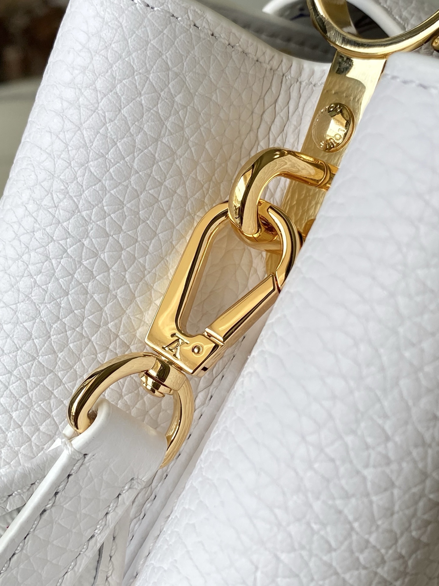 特级原厂皮 M13253小号 本款Capucines手袋出自路易威登x村上隆再版系列,选用Taurill