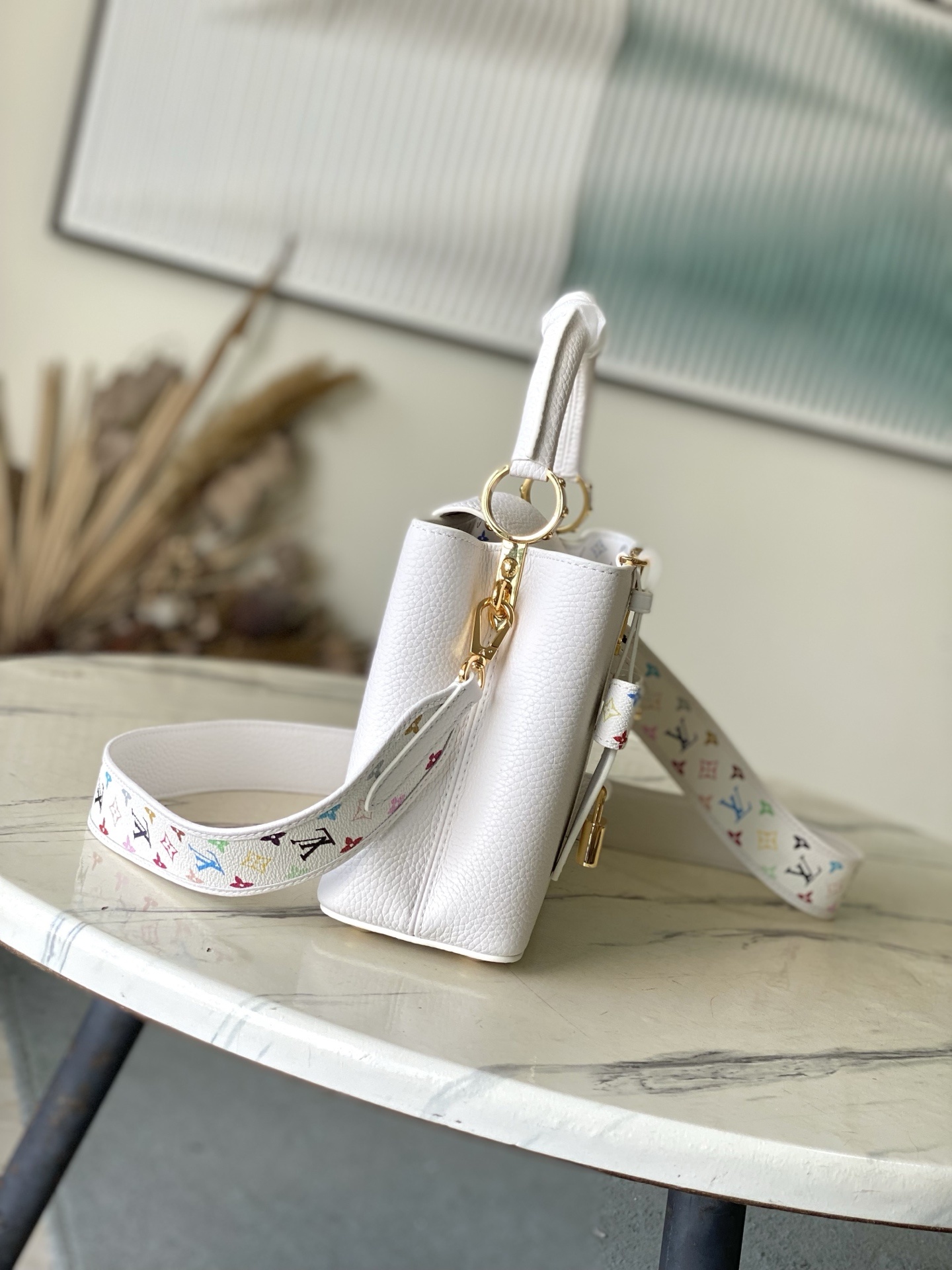 特级原厂皮 M13253小号 本款Capucines手袋出自路易威登x村上隆再版系列,选用Taurill