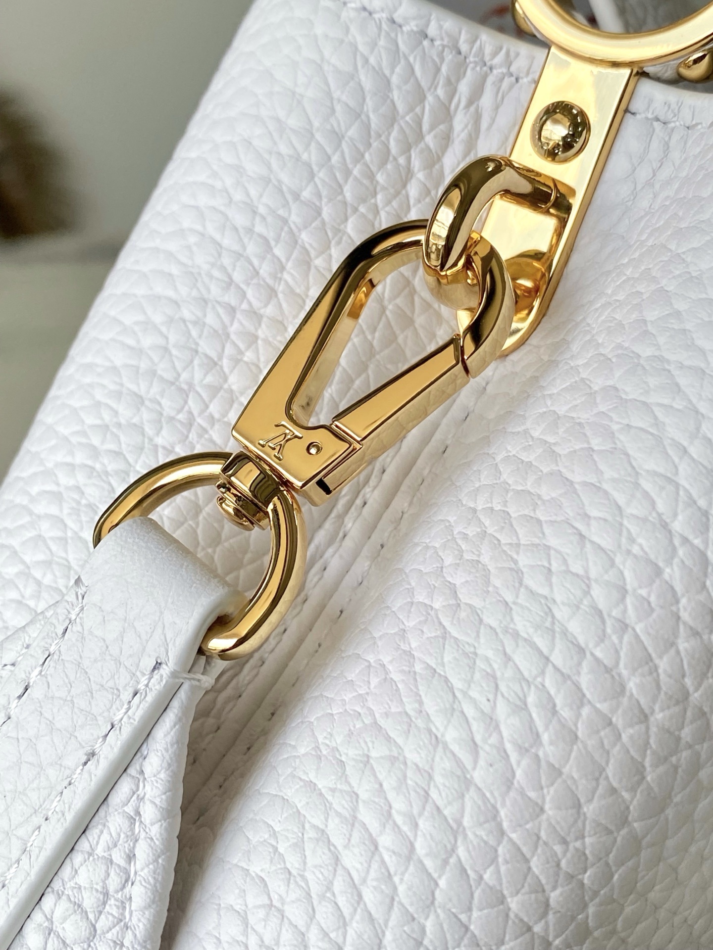 特级原厂皮 M13253 mini 本款Capucines手袋出自路易威登x村上隆再版系列,选用Taur