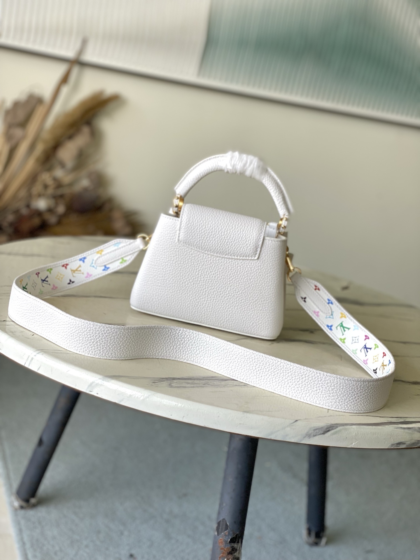 特级原厂皮 M13253 mini 本款Capucines手袋出自路易威登x村上隆再版系列,选用Taur