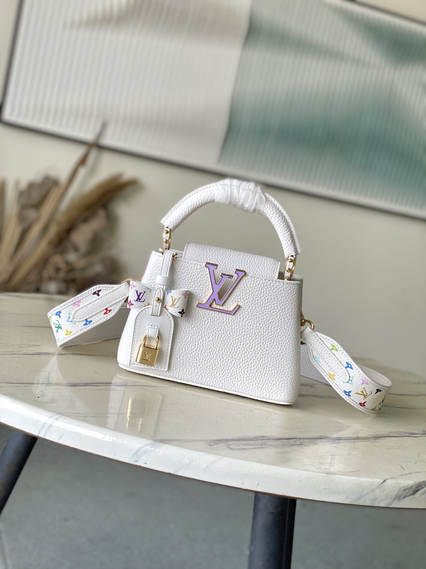 特级原厂皮 M13253 mini 本款Capucines手袋出自路易威登x村上隆再版系列，选用Taur