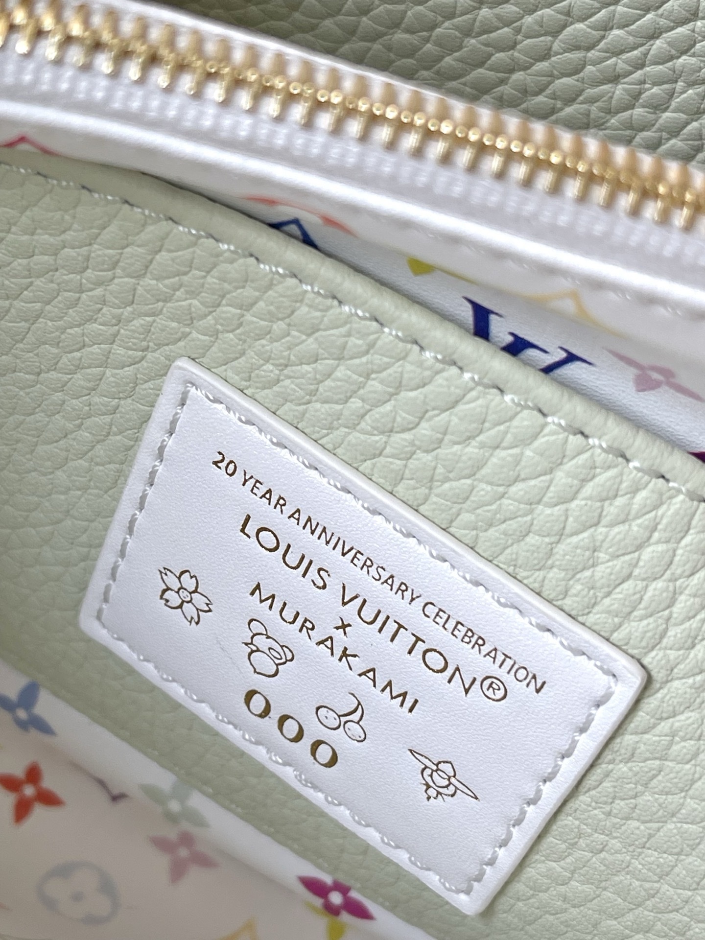 特级原厂皮 M13253 浅绿色小号 三彩限定款 本款Capucines手袋出自路易威登x村上隆再版系列