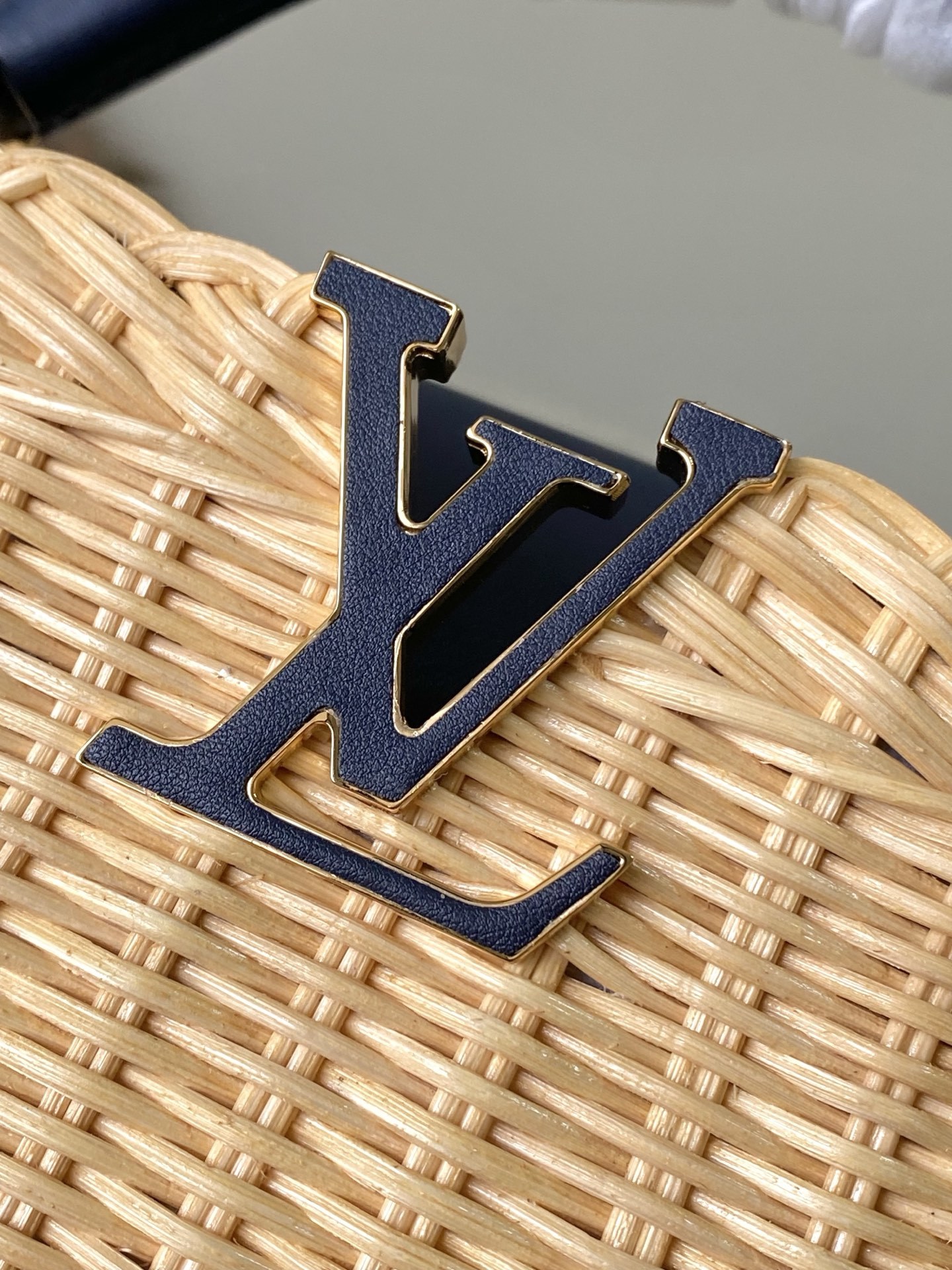 特级原厂皮 M14366 蓝色迷你 本款Capucines mini 手袋回溯品牌于1892年推出的Pi