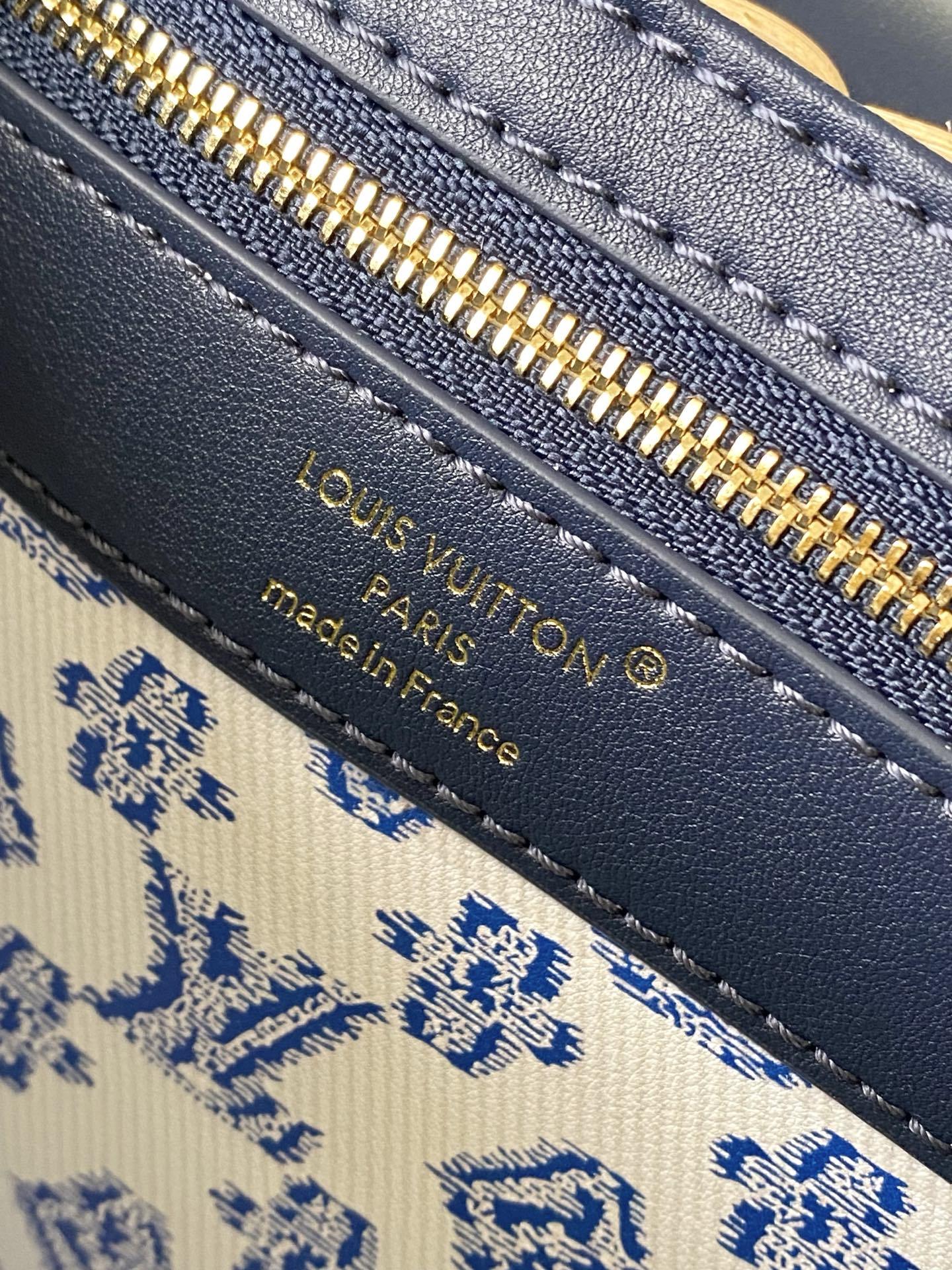 特级原厂皮 M14366 蓝色迷你 本款Capucines mini 手袋回溯品牌于1892年推出的Pi