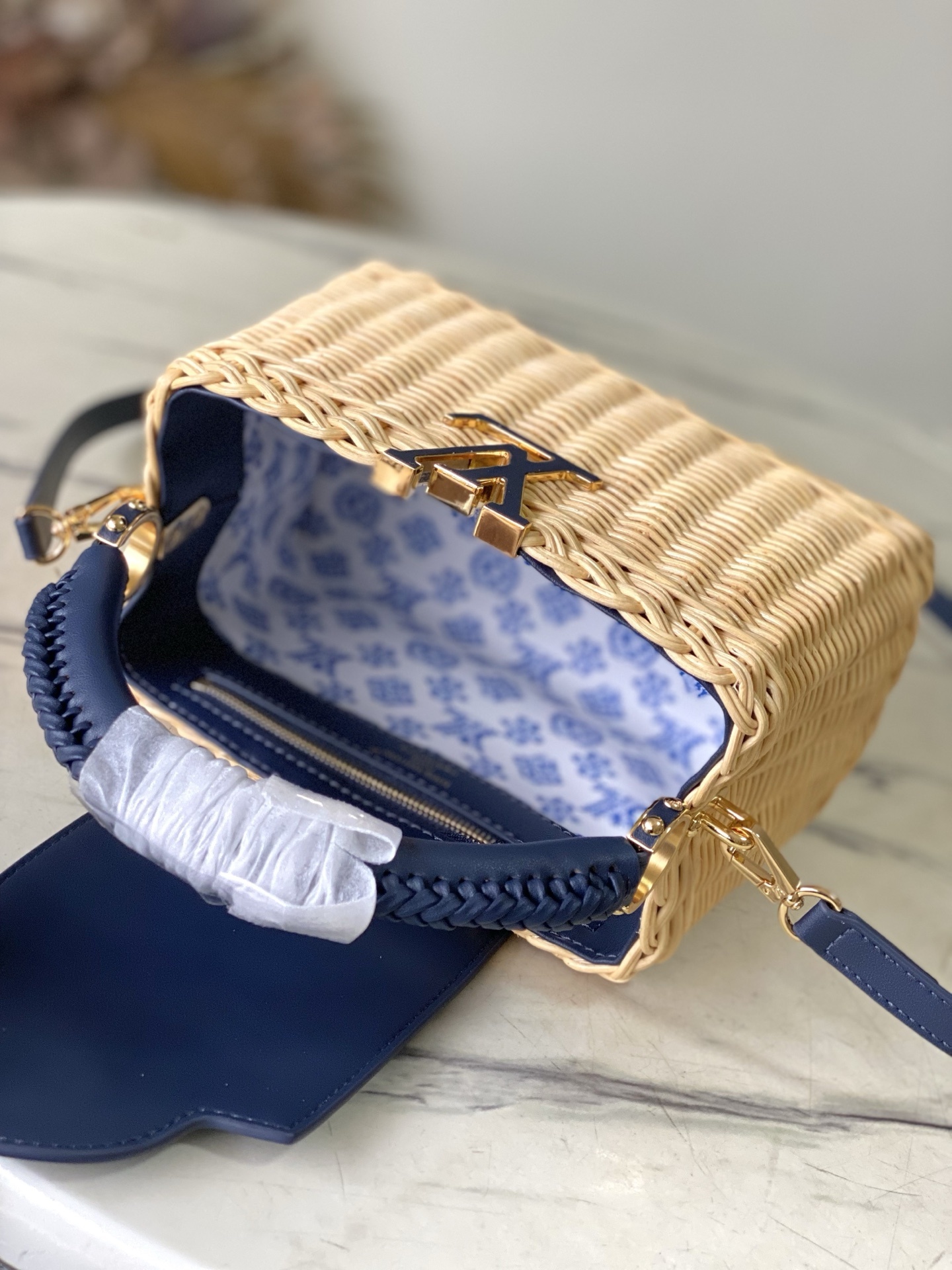 特级原厂皮 M14366 蓝色迷你 本款Capucines mini 手袋回溯品牌于1892年推出的Pi