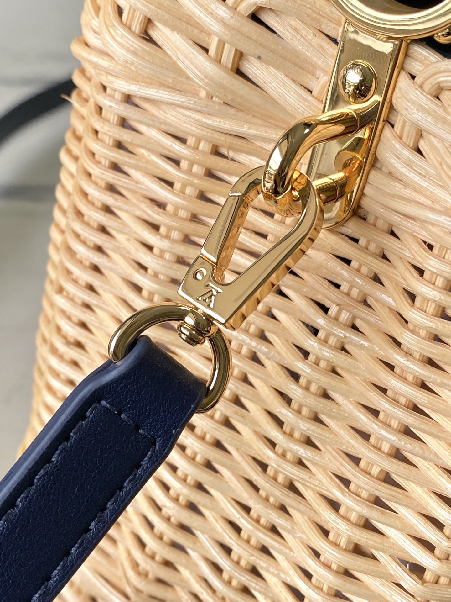 特级原厂皮 M14366 蓝色迷你 本款Capucines mini 手袋回溯品牌于1892年推出的Pi