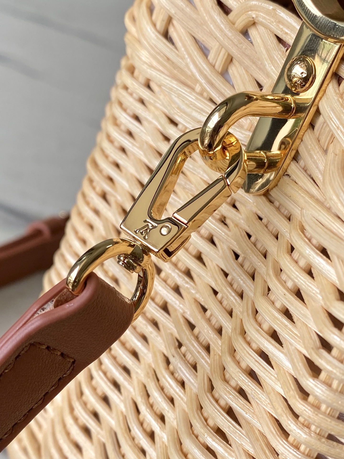 特级原厂皮 M26025 焦糖色迷你 本款Capucines mini 手袋回溯品牌于1892年推出的P