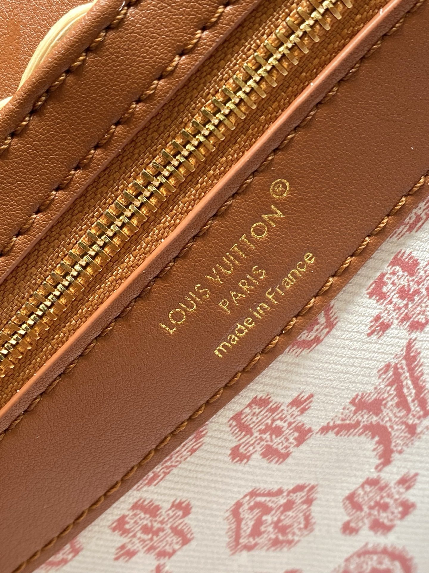 特级原厂皮 M26025 焦糖色迷你 本款Capucines mini 手袋回溯品牌于1892年推出的P