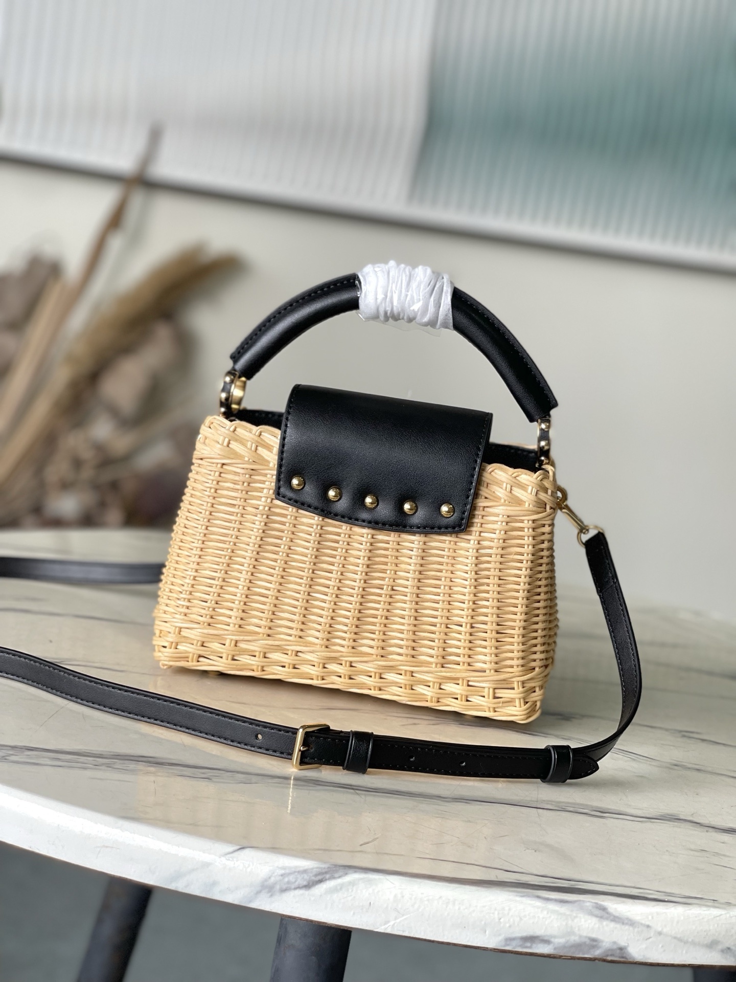 特级原厂皮 M14366 黑色迷你 本款Capucines mini 手袋回溯品牌于1892年推出的Pi