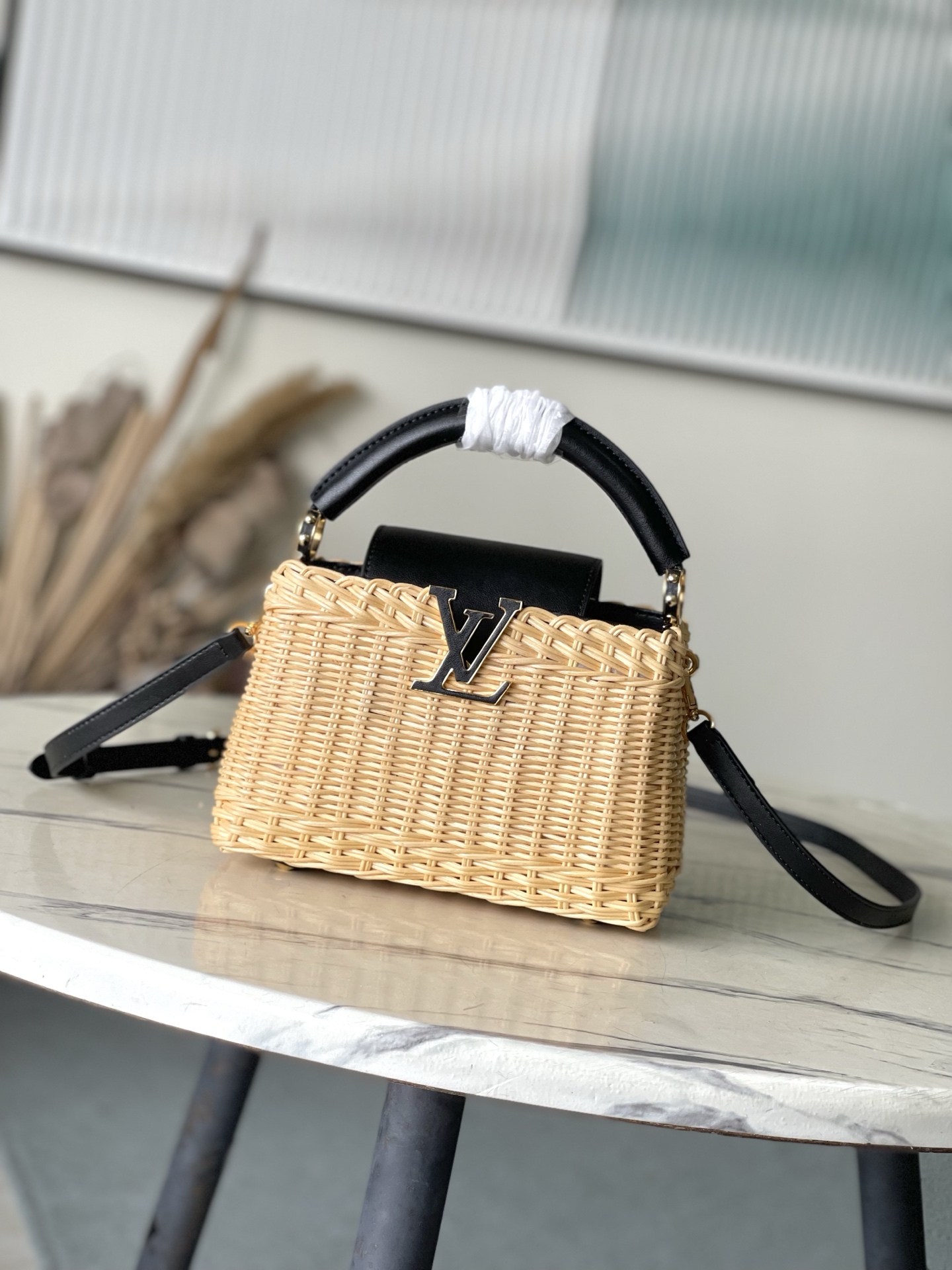 特级原厂皮 M14366 黑色迷你 本款Capucines mini 手袋回溯品牌于1892年推出的Pi