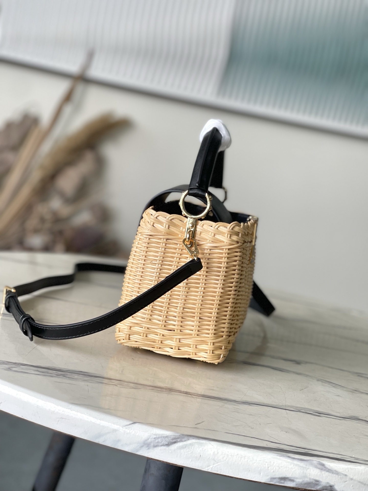 特级原厂皮 M14366 黑色迷你 本款Capucines mini 手袋回溯品牌于1892年推出的Pi