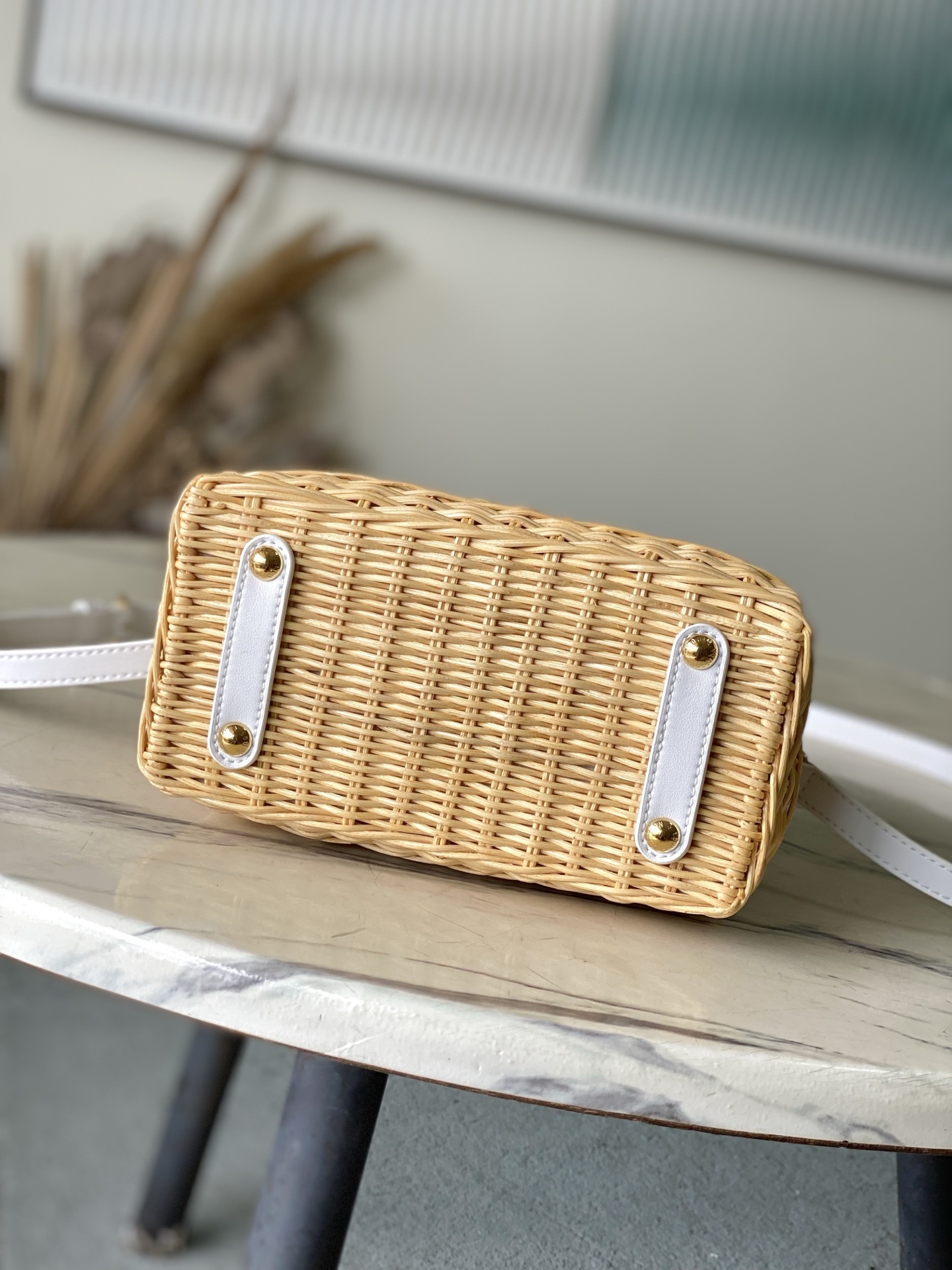 特级原厂皮 M26004 白色迷你 本款Capucines mini 手袋回溯品牌于1892年推出的Pi