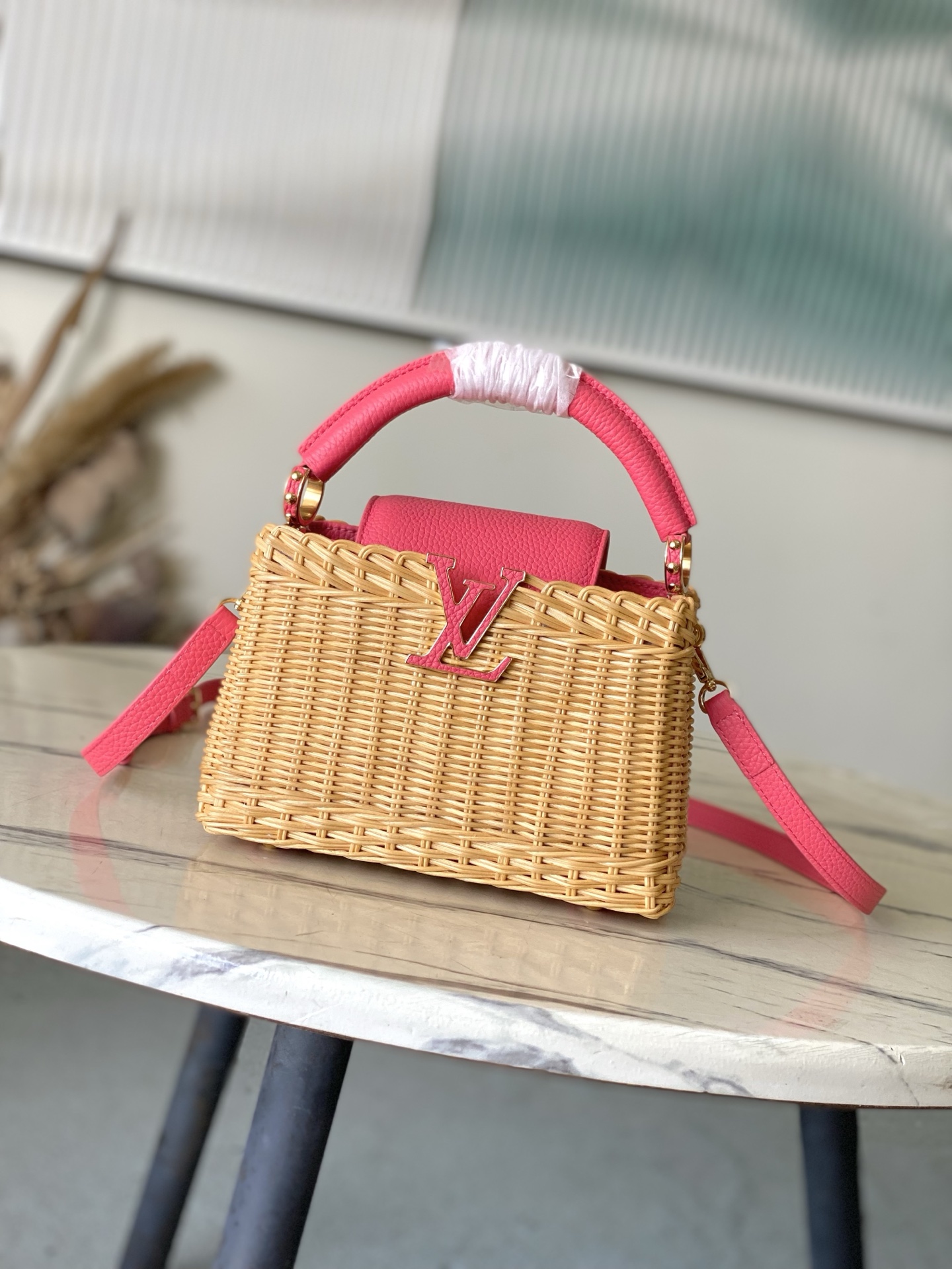 特级原厂皮 M26005 粉色迷你 本款Capucines mini 手袋回溯品牌于1892年推出的Pi