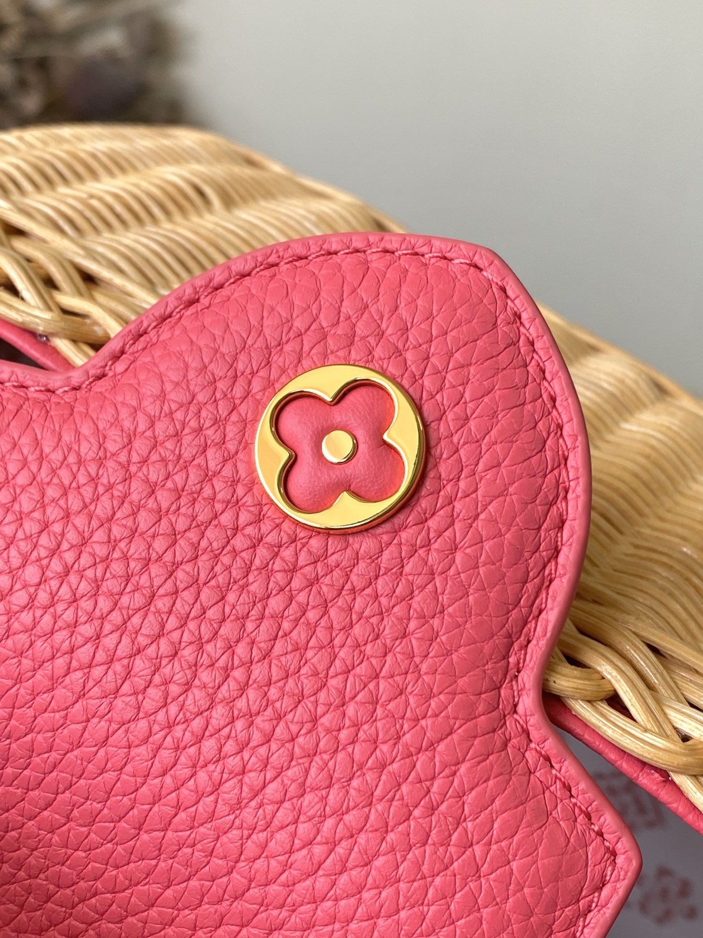 特级原厂皮 M26005 粉色迷你 本款Capucines mini 手袋回溯品牌于1892年推出的Pi