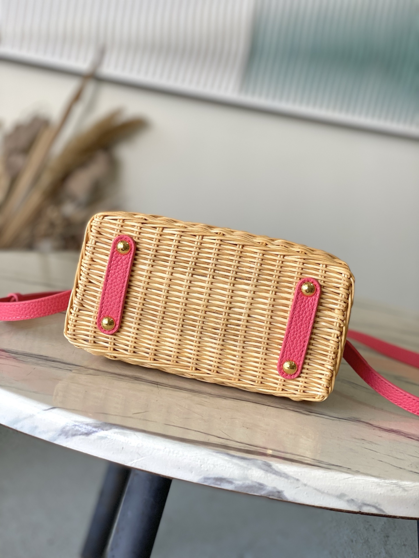 特级原厂皮 M26005 粉色迷你 本款Capucines mini 手袋回溯品牌于1892年推出的Pi