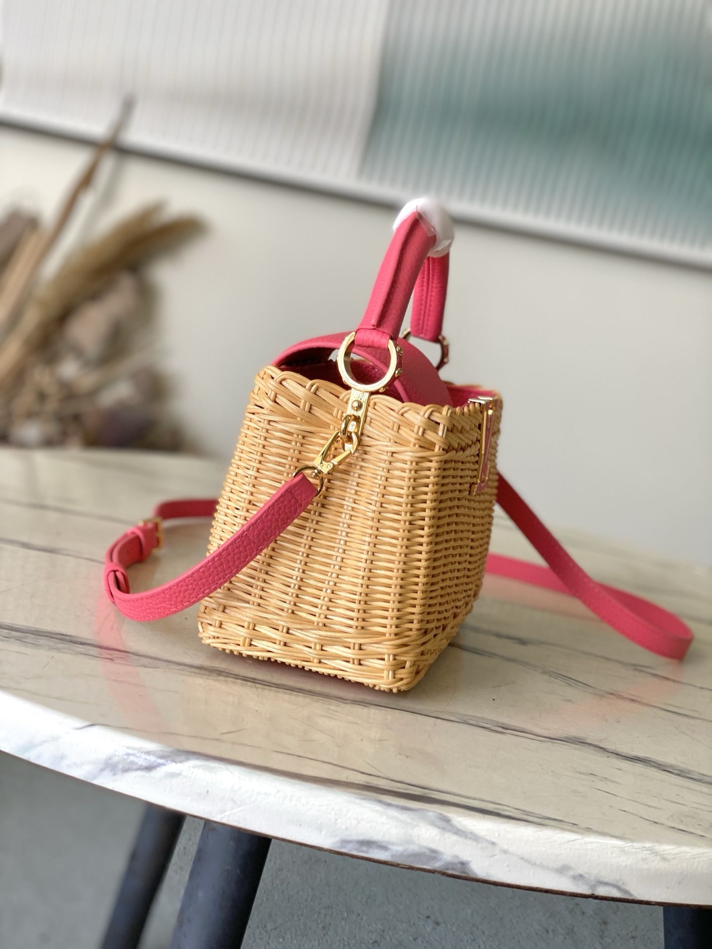 特级原厂皮 M26005 粉色迷你 本款Capucines mini 手袋回溯品牌于1892年推出的Pi