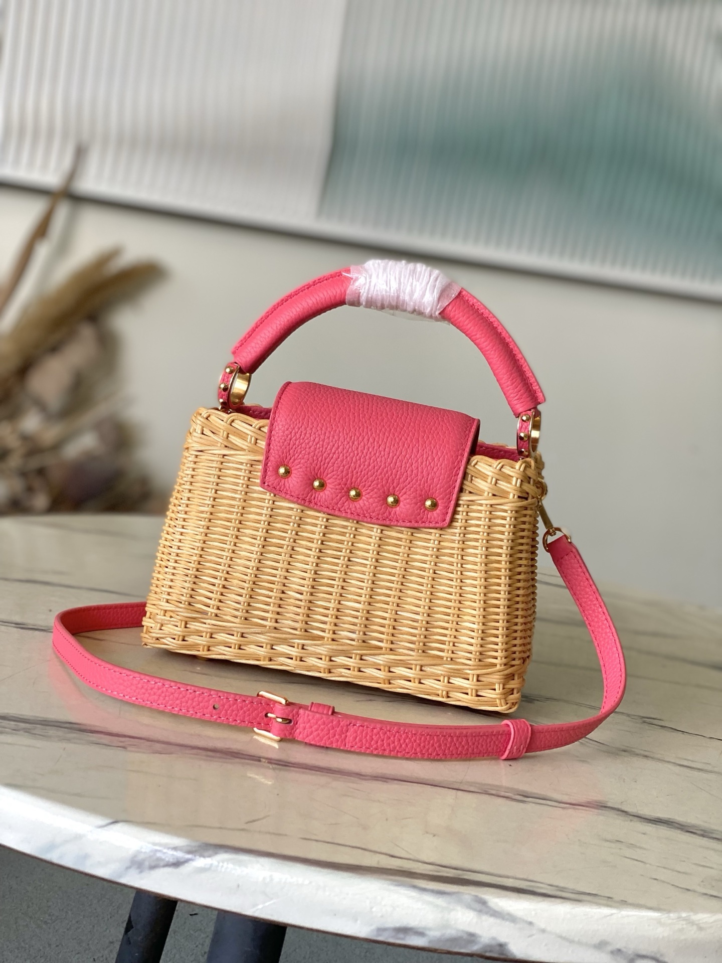 特级原厂皮 M26005 粉色迷你 本款Capucines mini 手袋回溯品牌于1892年推出的Pi