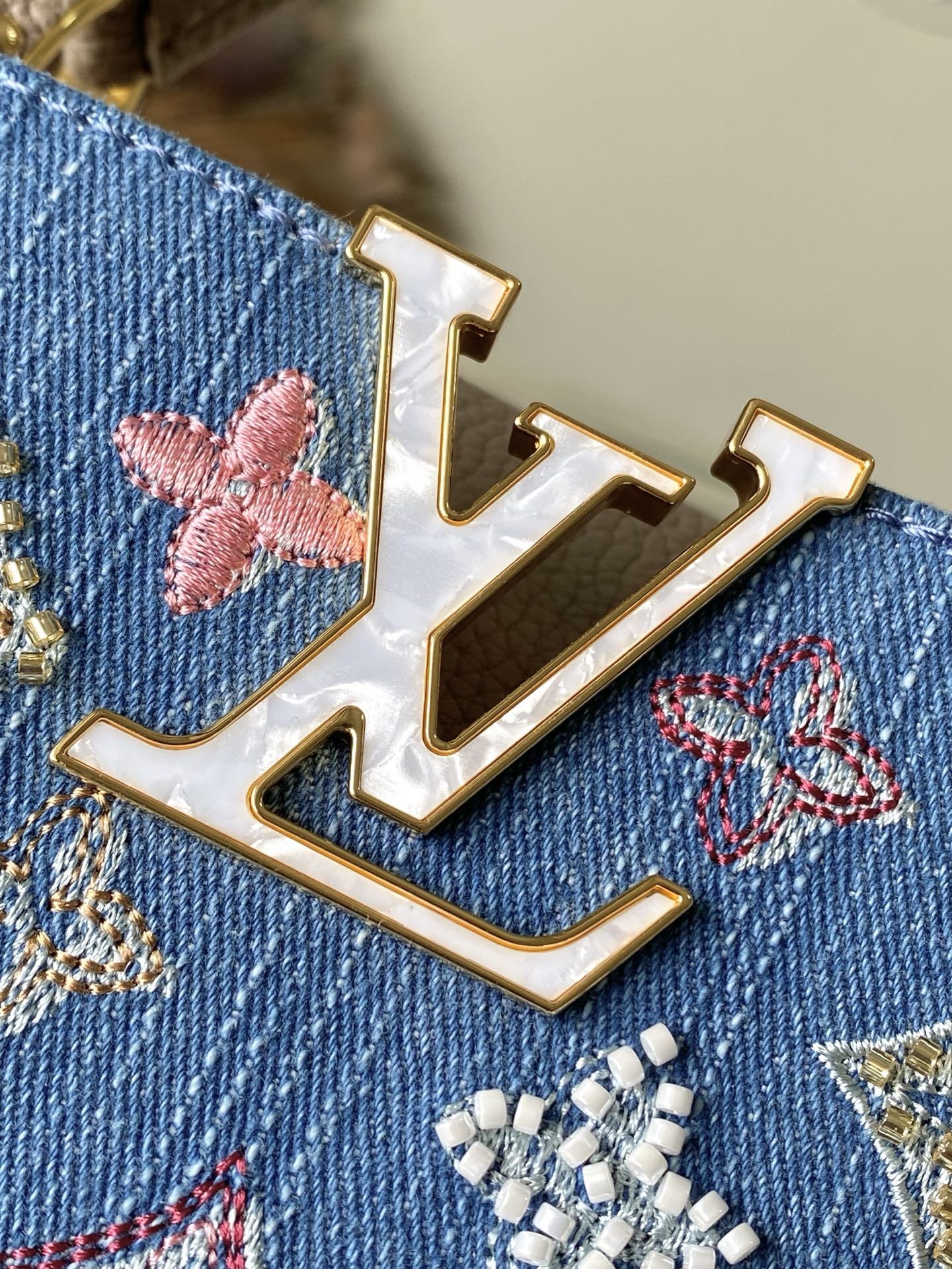 特级原厂皮 M12947 灰皮牛仔小号 本款Capucines小号手袋为Monogram丹宁布刺绣串珠和