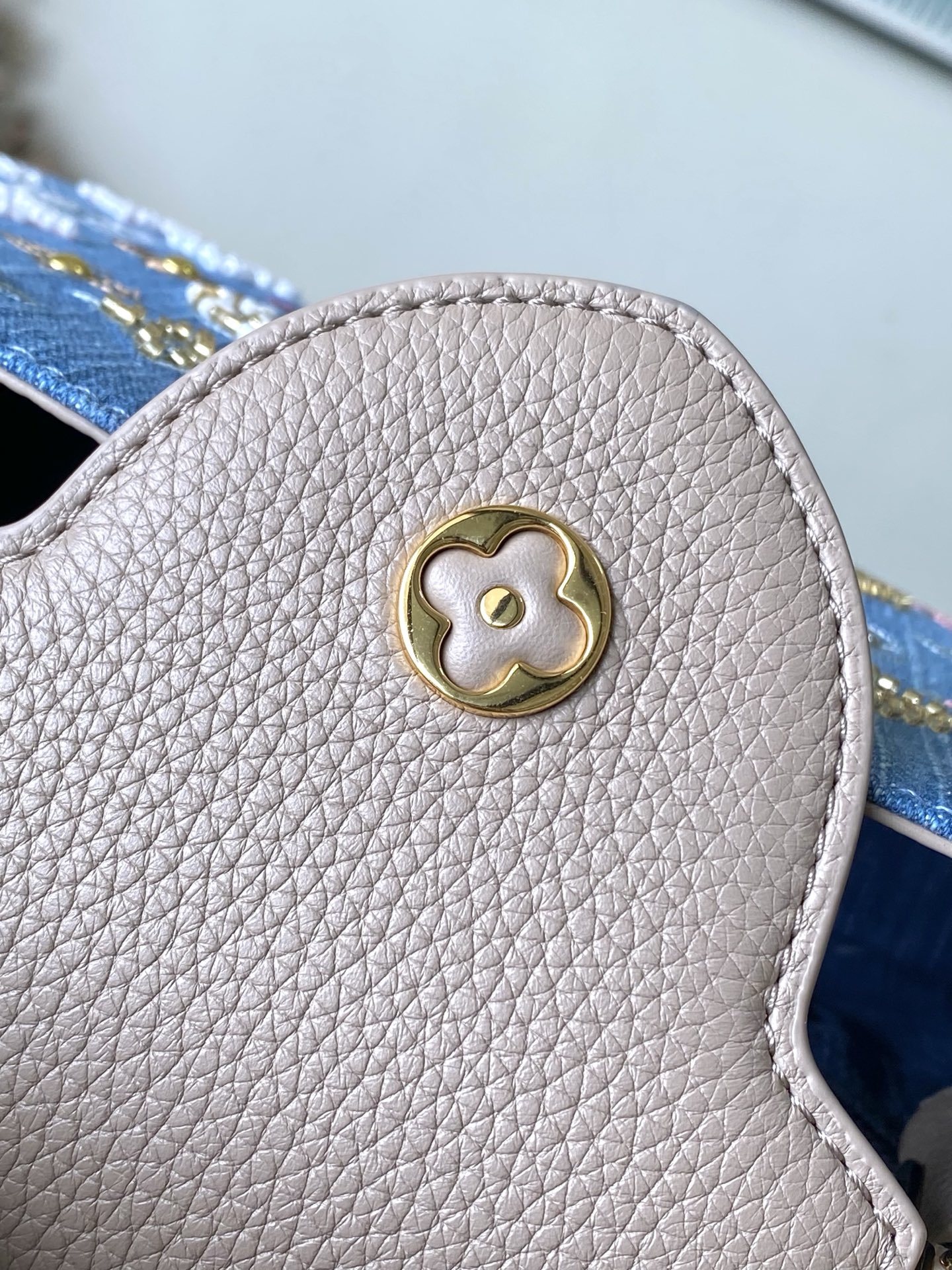 特级原厂皮 M12947 灰皮牛仔小号 本款Capucines小号手袋为Monogram丹宁布刺绣串珠和