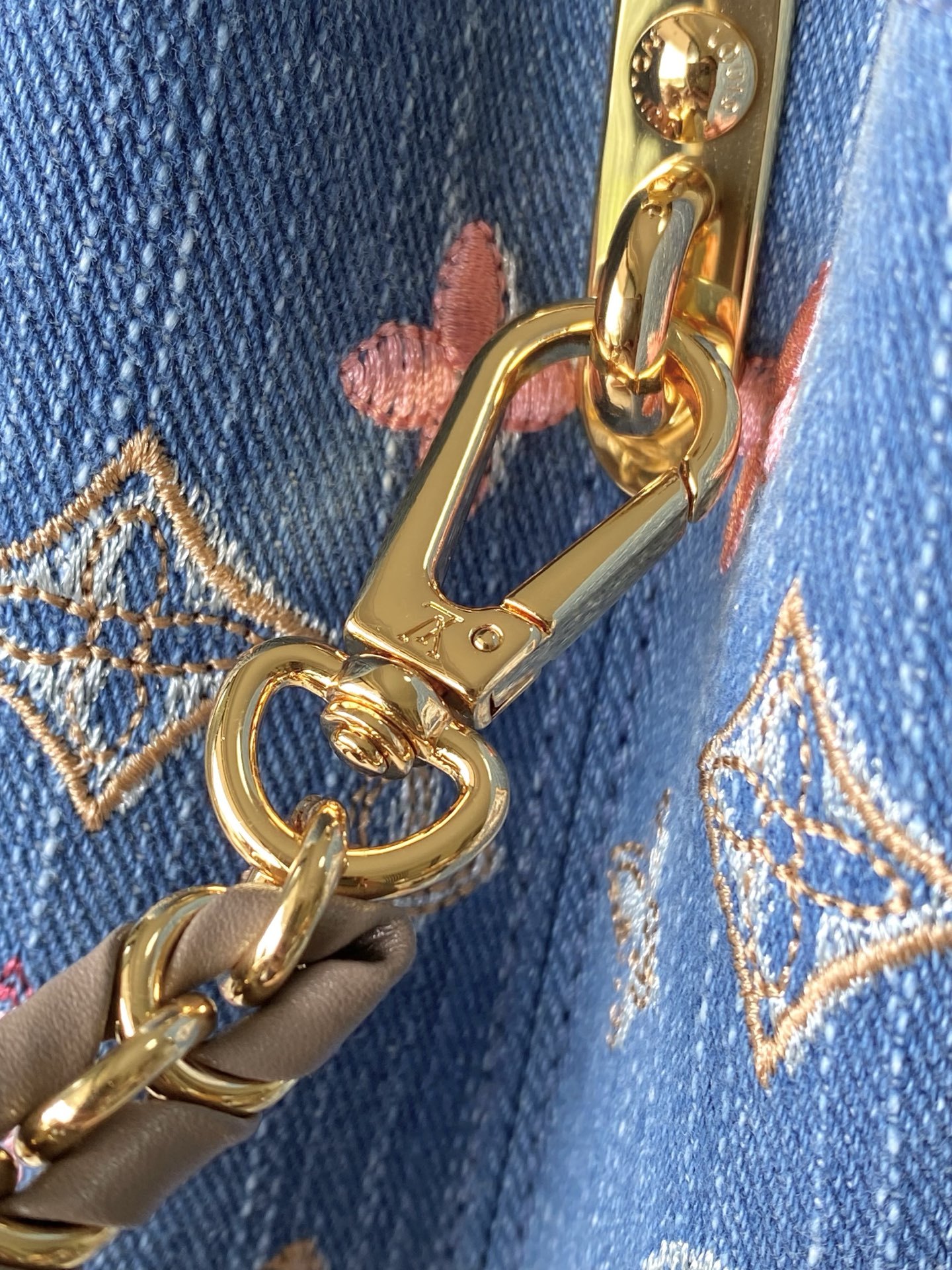 特级原厂皮 M12947 灰皮牛仔小号 本款Capucines小号手袋为Monogram丹宁布刺绣串珠和