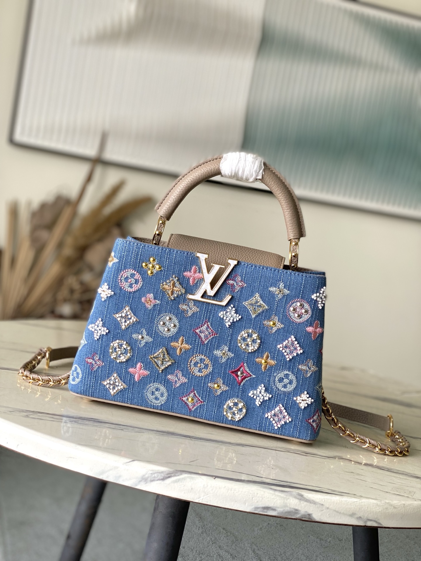 特级原厂皮 M12947 灰皮牛仔小号 本款Capucines小号手袋为Monogram丹宁布刺绣串珠和