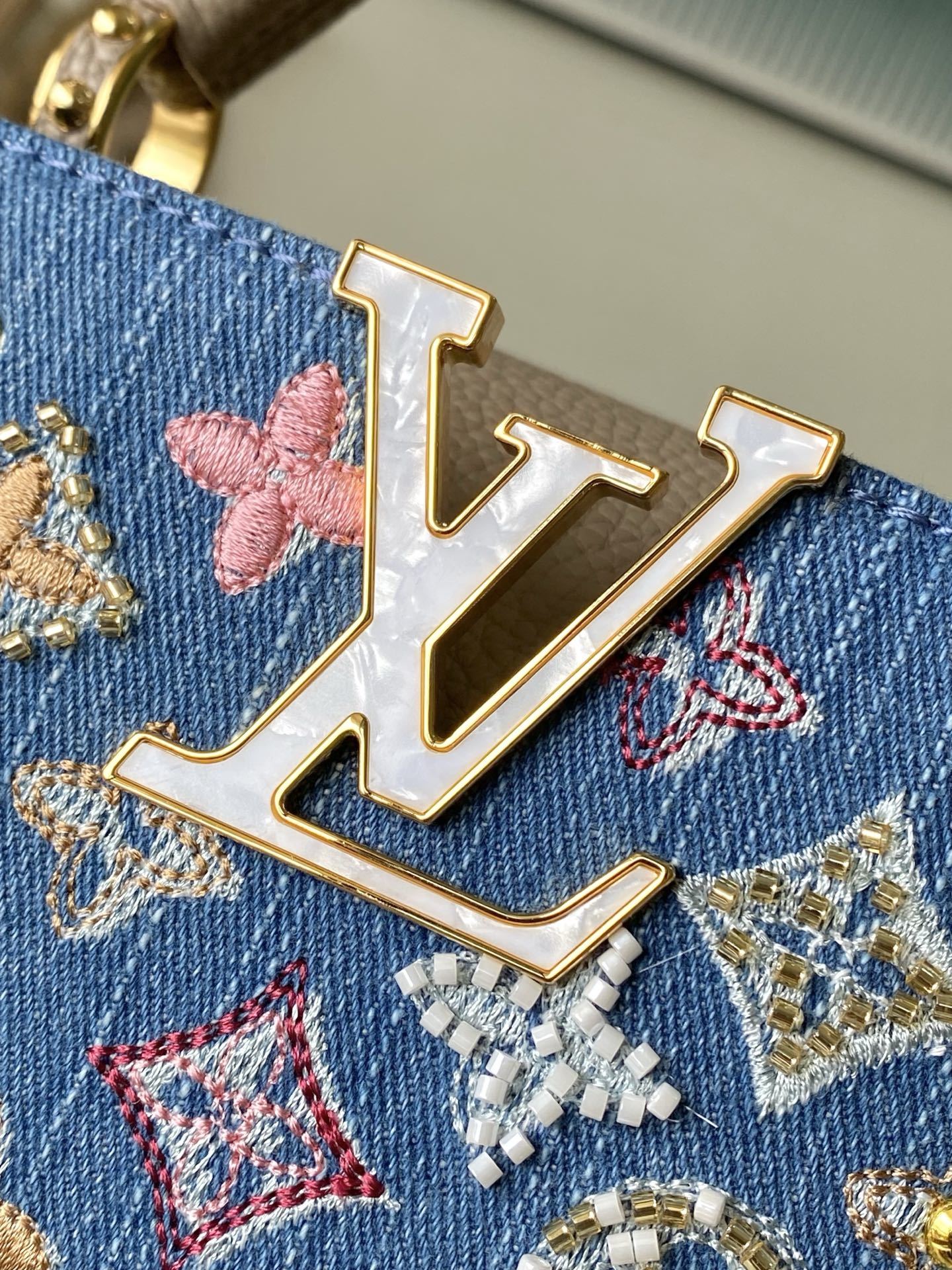 特级原厂皮 M12947 灰皮牛仔迷你 本款Capucines迷你手袋为Monogram丹宁布刺绣串珠和