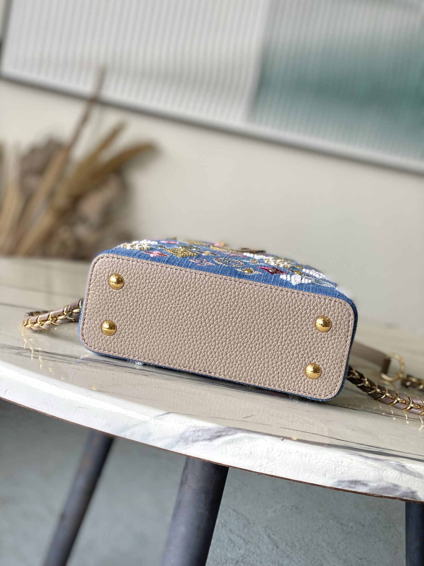 特级原厂皮 M12947 灰皮牛仔迷你 本款Capucines迷你手袋为Monogram丹宁布刺绣串珠和