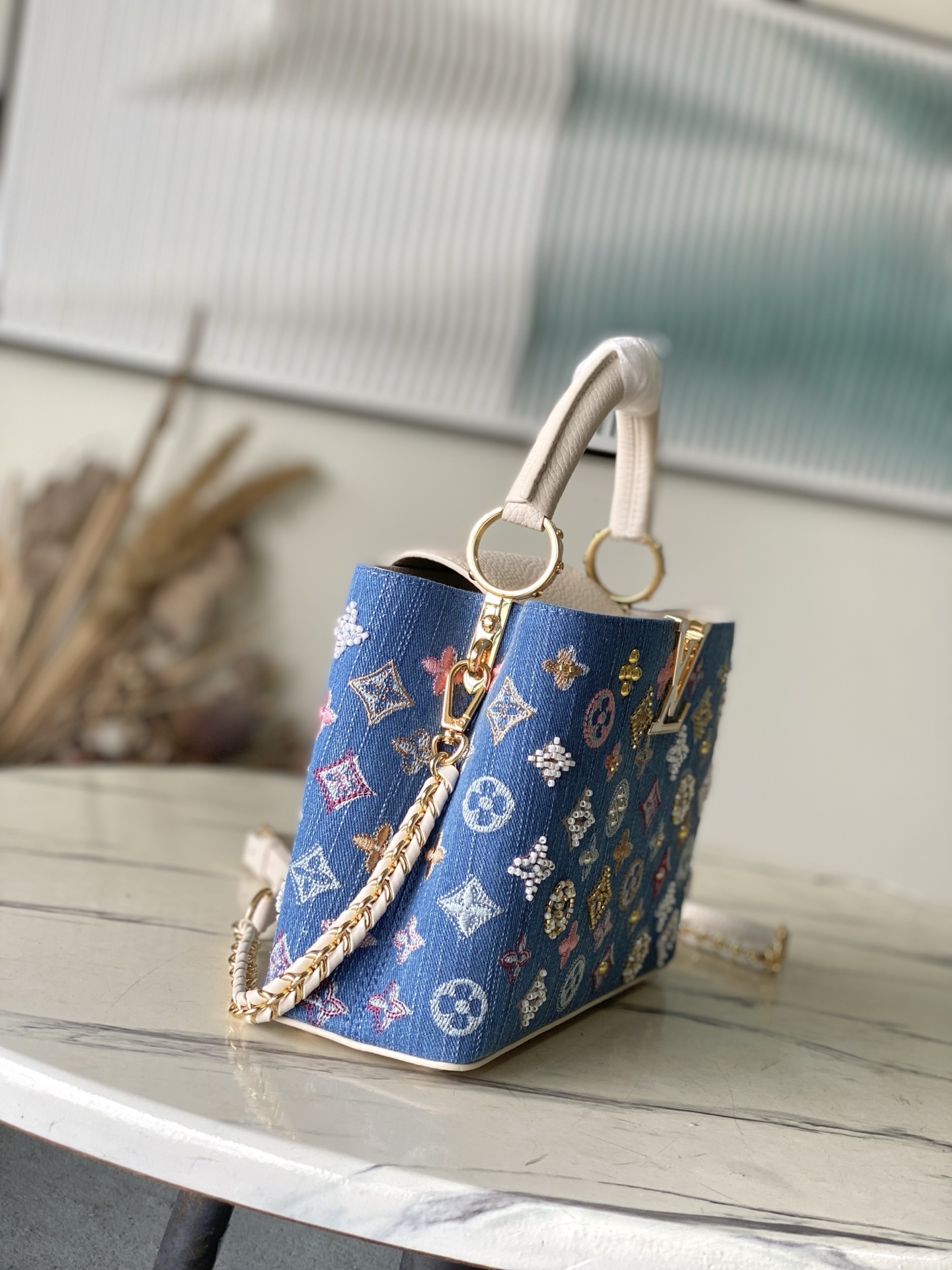 特级原厂皮 M12947 白皮牛仔小号 本款Capucines小号手袋为Monogram丹宁布刺绣串珠和