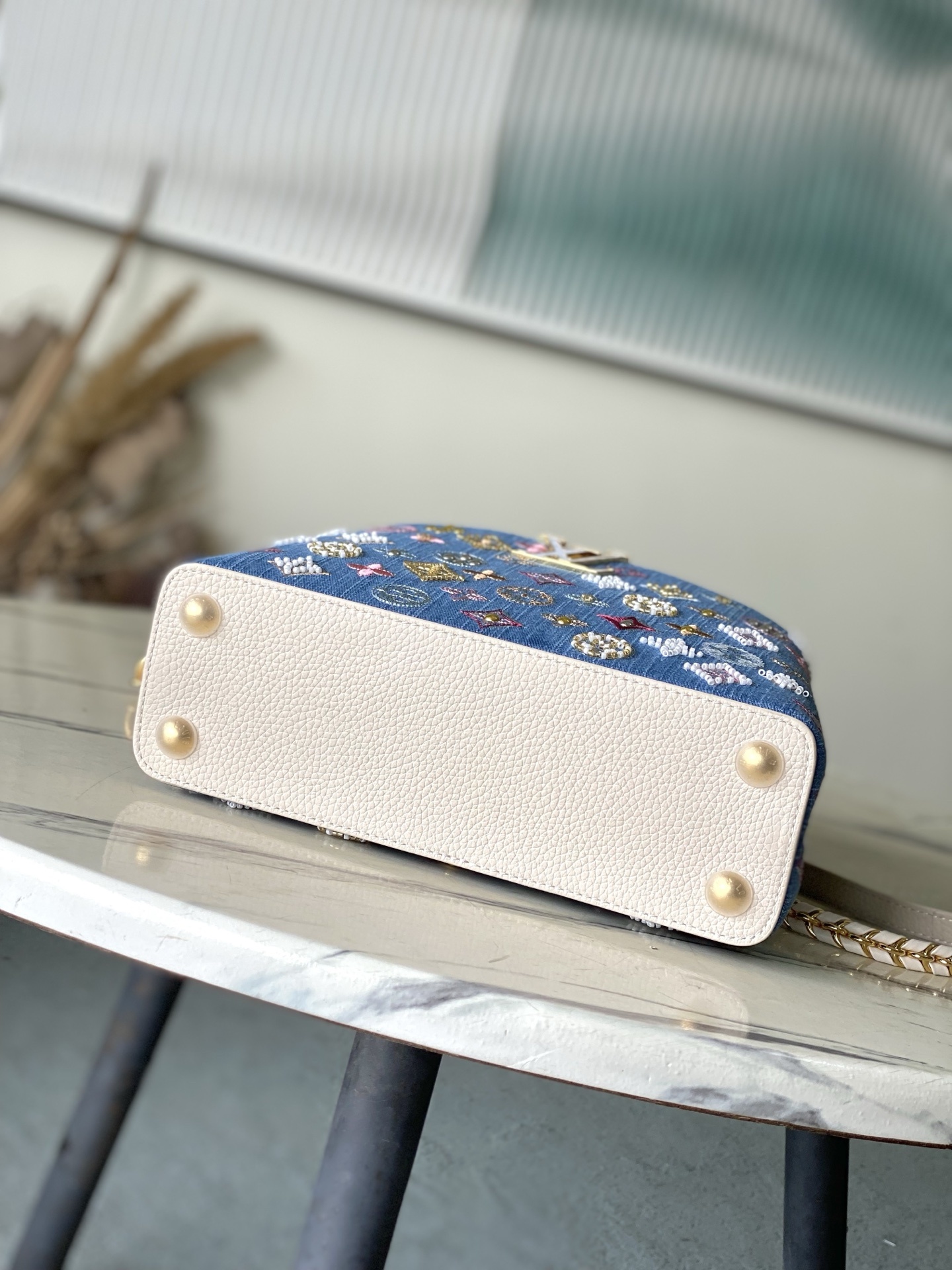 特级原厂皮 M12947 白皮牛仔小号 本款Capucines小号手袋为Monogram丹宁布刺绣串珠和