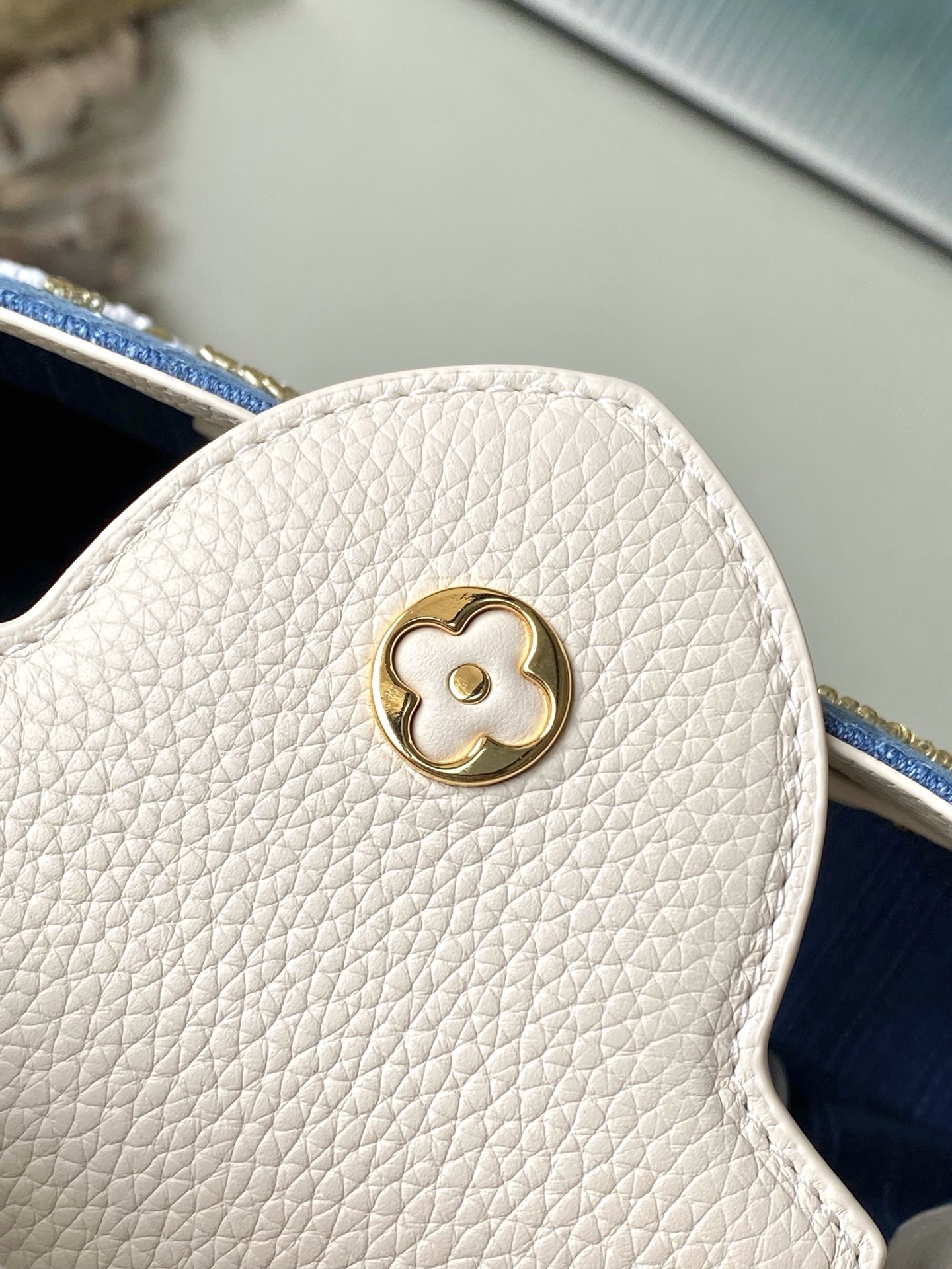 特级原厂皮 M12947 白皮牛仔小号 本款Capucines小号手袋为Monogram丹宁布刺绣串珠和