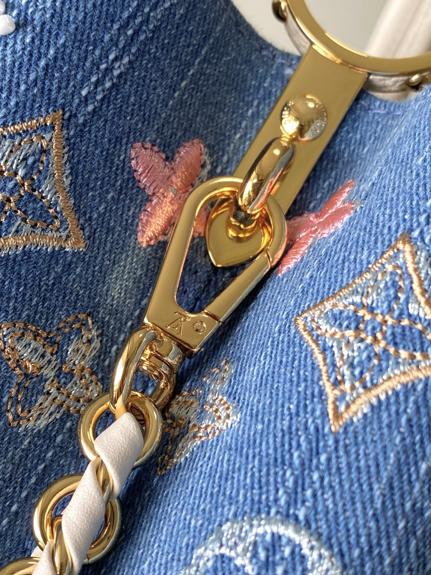 特级原厂皮 M12947 白皮牛仔小号 本款Capucines小号手袋为Monogram丹宁布刺绣串珠和