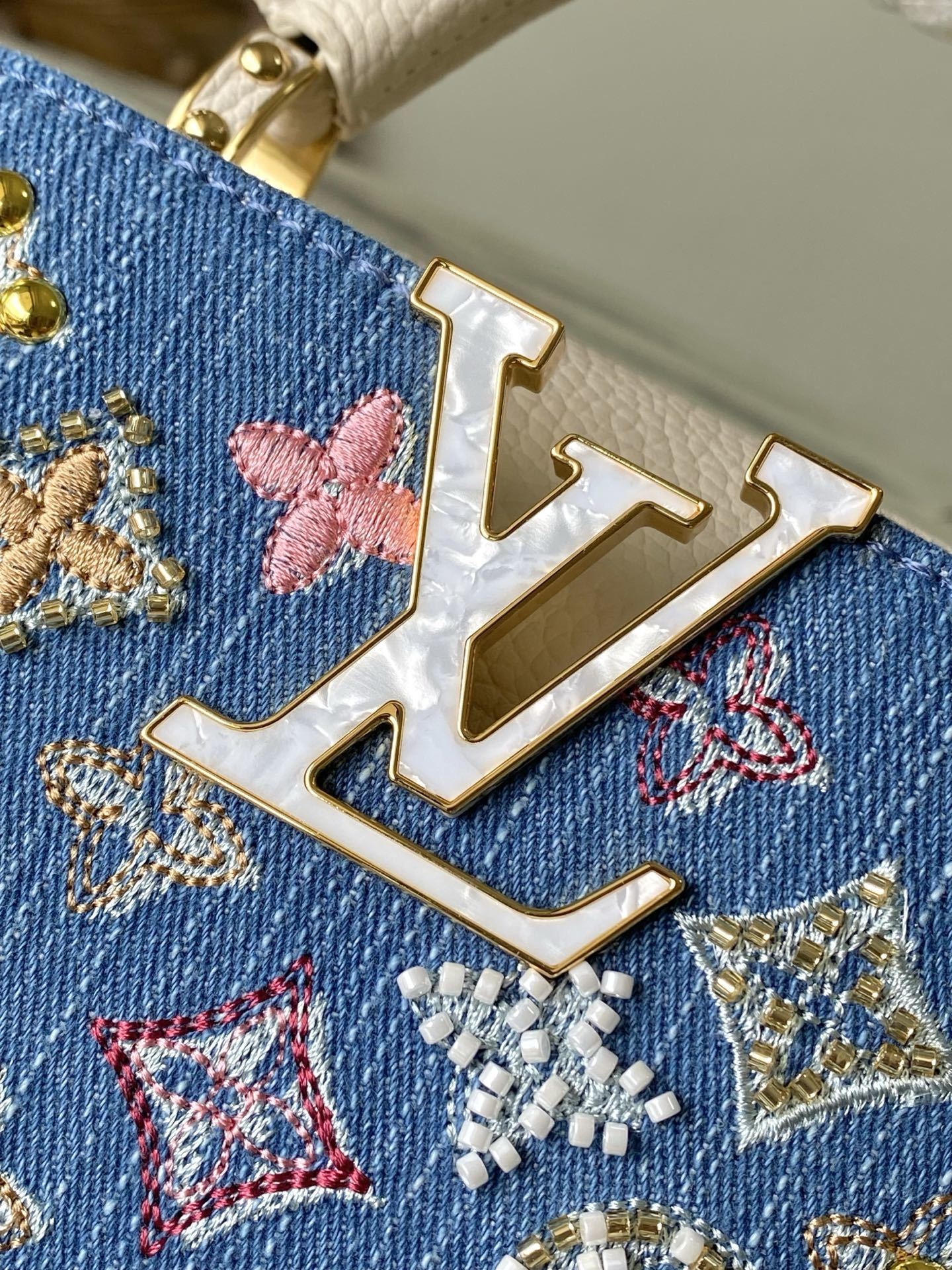 特级原厂皮 M12947 白皮牛仔迷你 本款Capucines迷你手袋为Monogram丹宁布刺绣串珠和