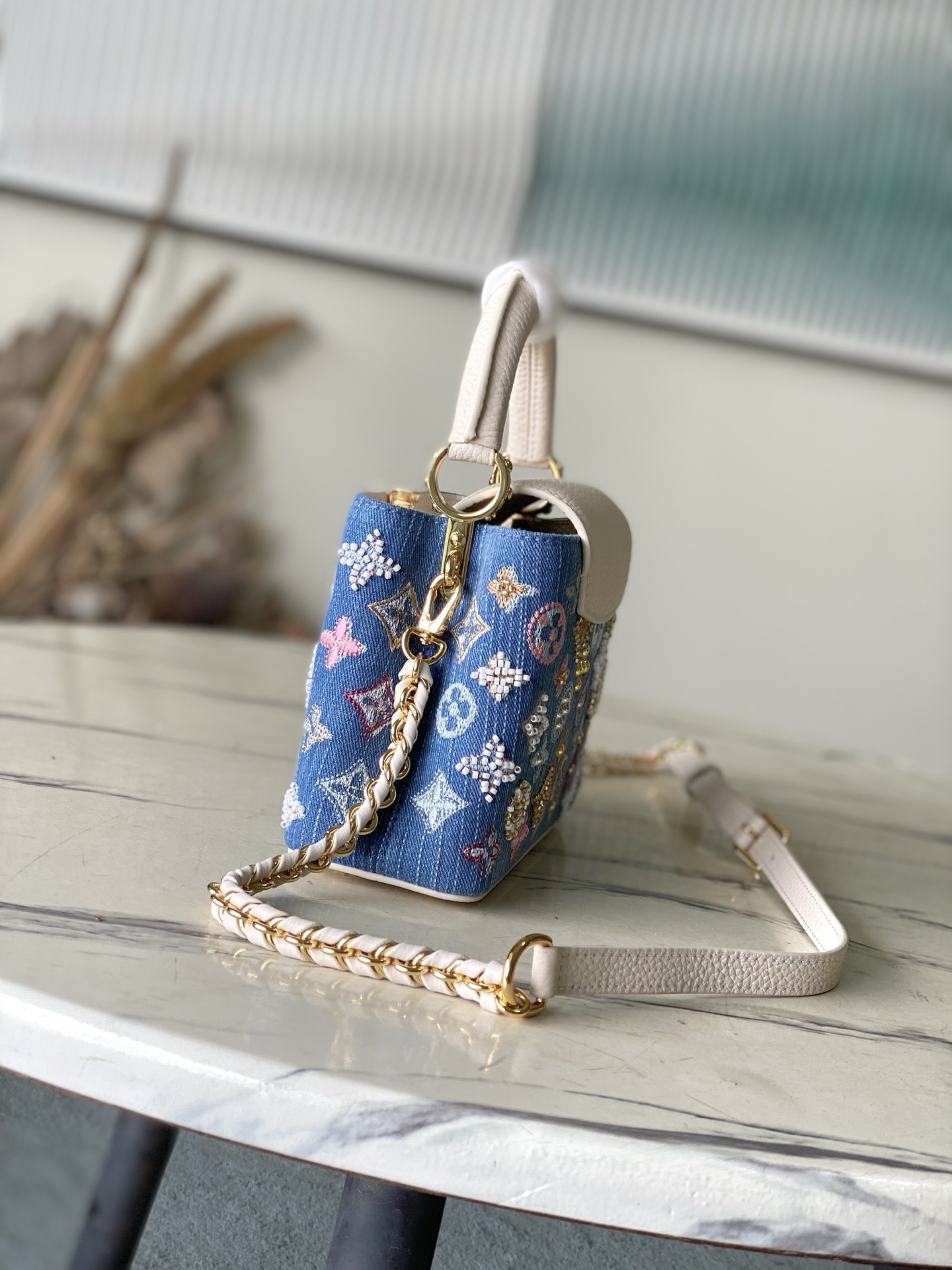 特级原厂皮 M12947 白皮牛仔迷你 本款Capucines迷你手袋为Monogram丹宁布刺绣串珠和