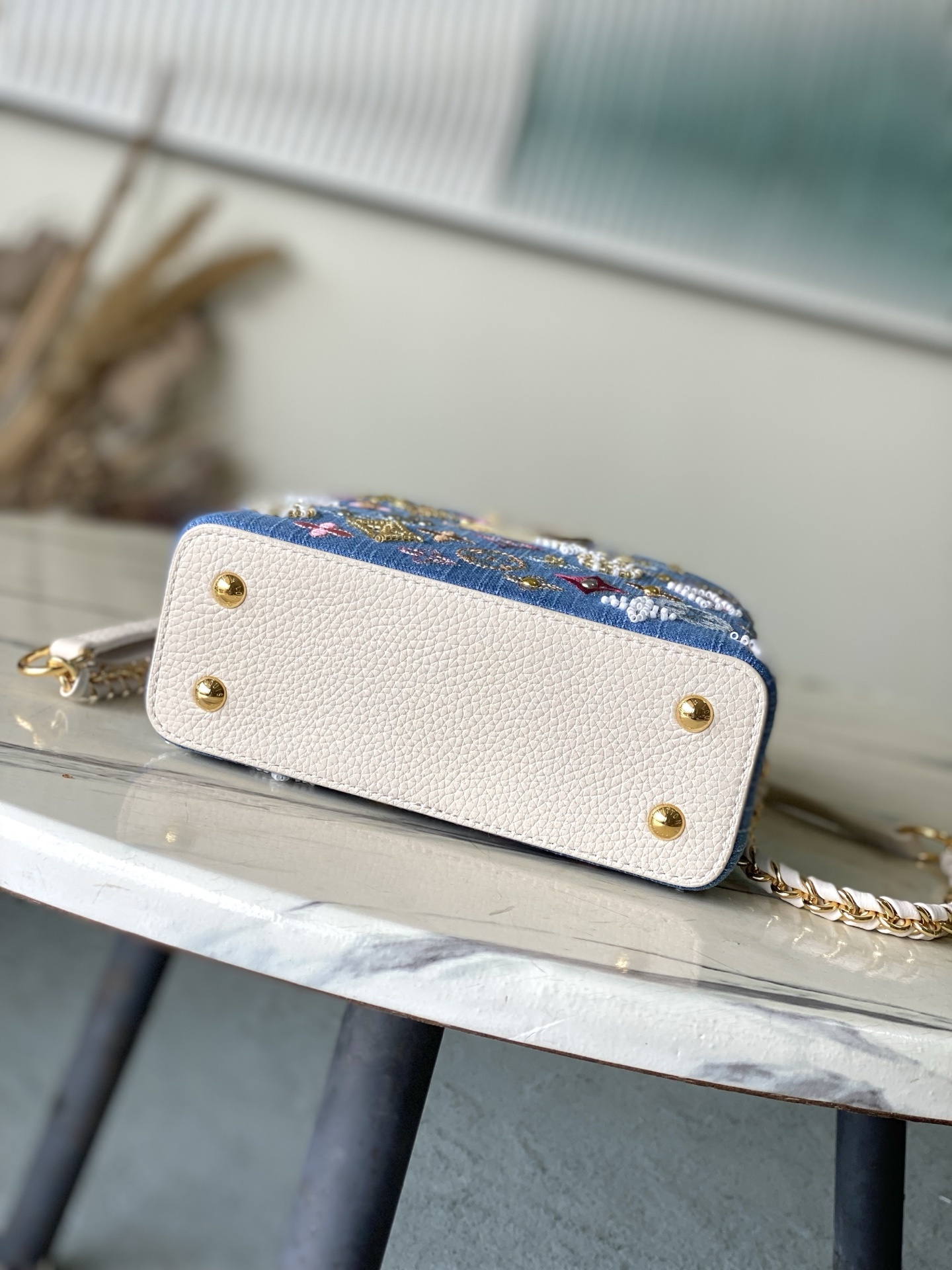 特级原厂皮 M12947 白皮牛仔迷你 本款Capucines迷你手袋为Monogram丹宁布刺绣串珠和