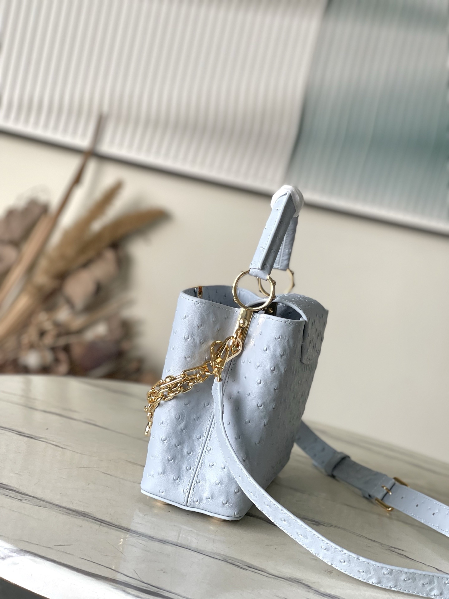 特级原厂皮 M48865 浅灰蓝鸵鸟小号 二合一链条 本款 Capucines 手袋取材柔韧 Tauri