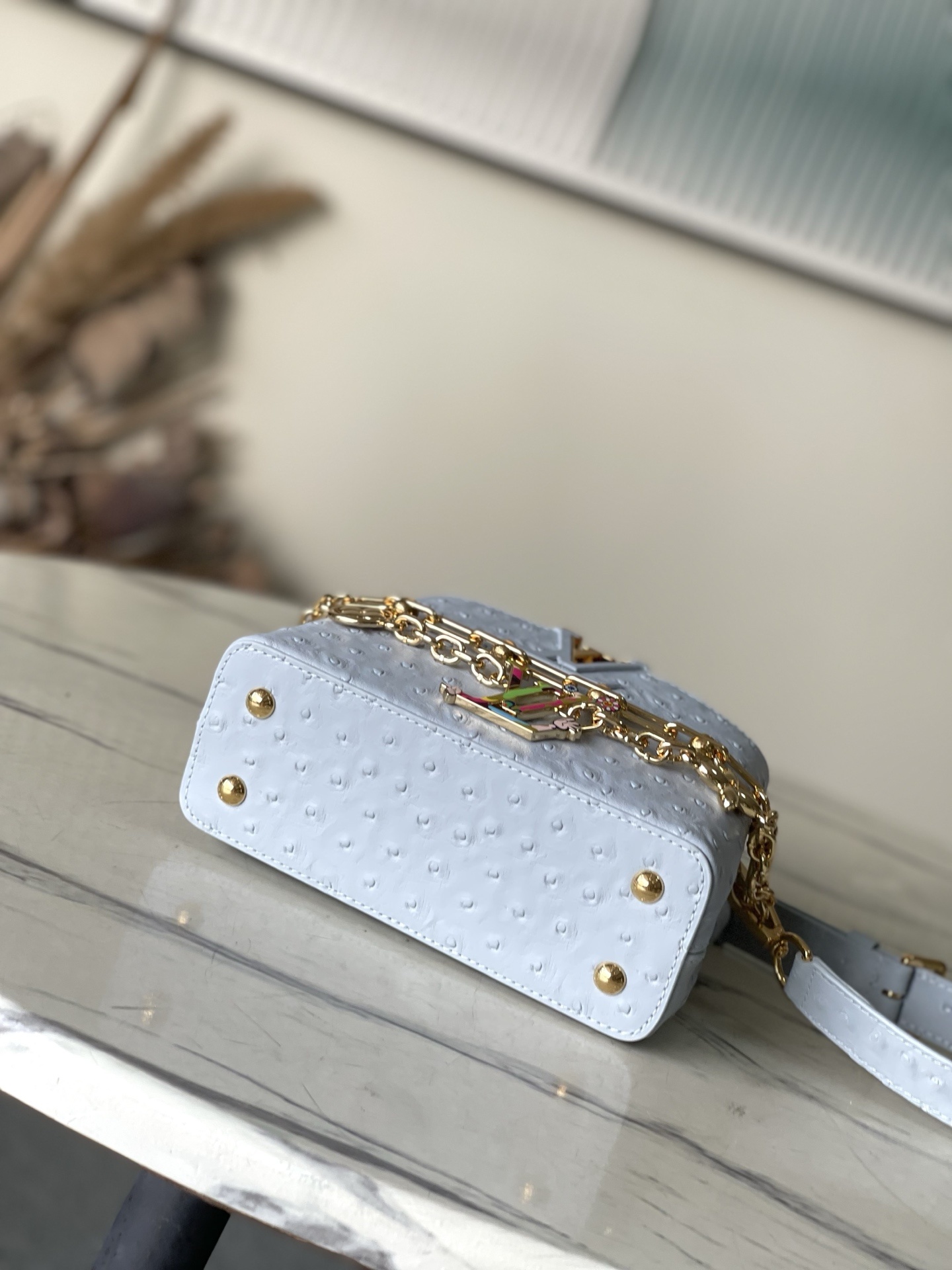 特级原厂皮 M48865浅灰蓝鸵鸟迷你 二合一链条 本款 Capucines 手袋取材柔韧 Tauril