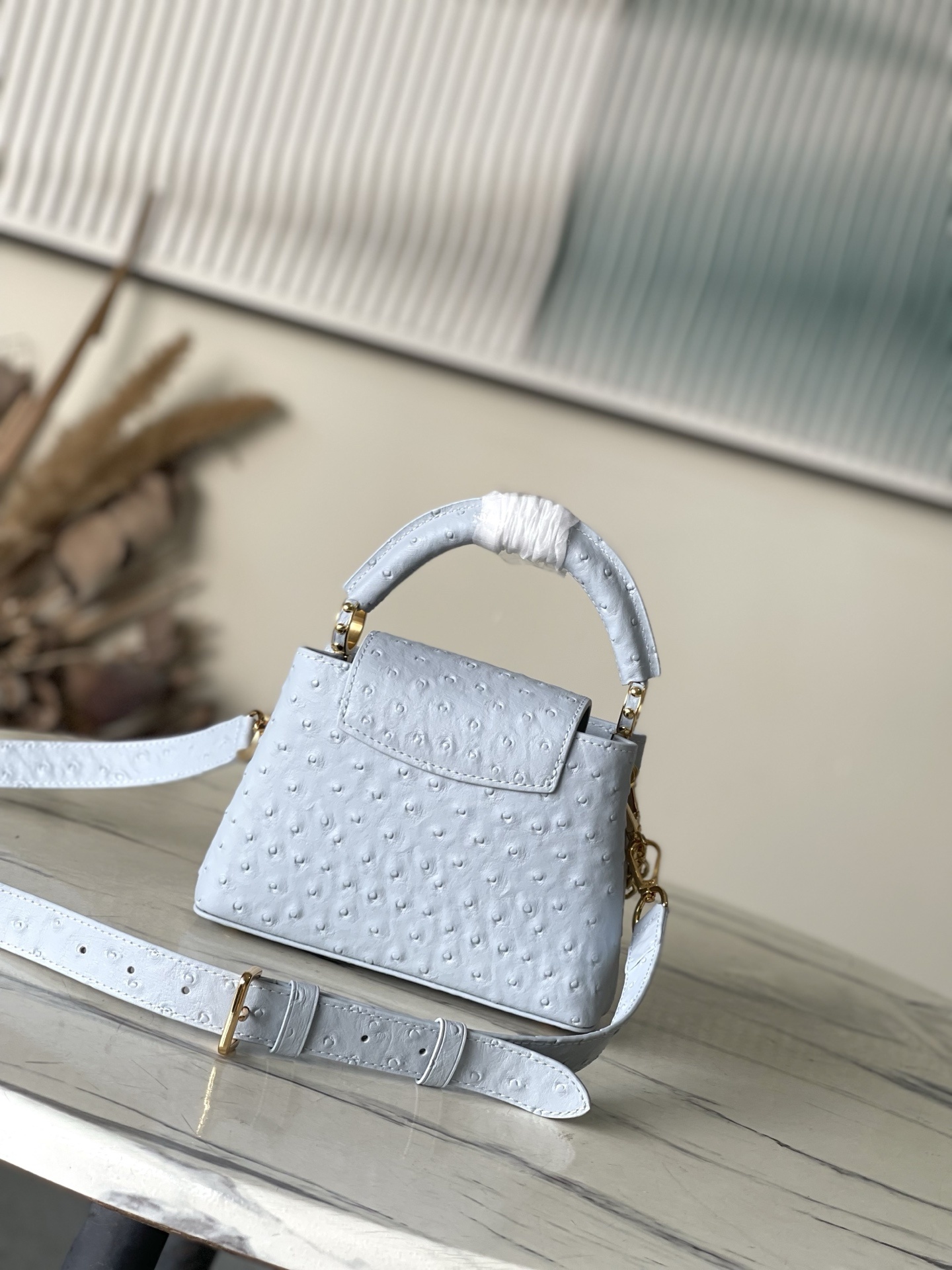 特级原厂皮 M48865浅灰蓝鸵鸟迷你 二合一链条 本款 Capucines 手袋取材柔韧 Tauril