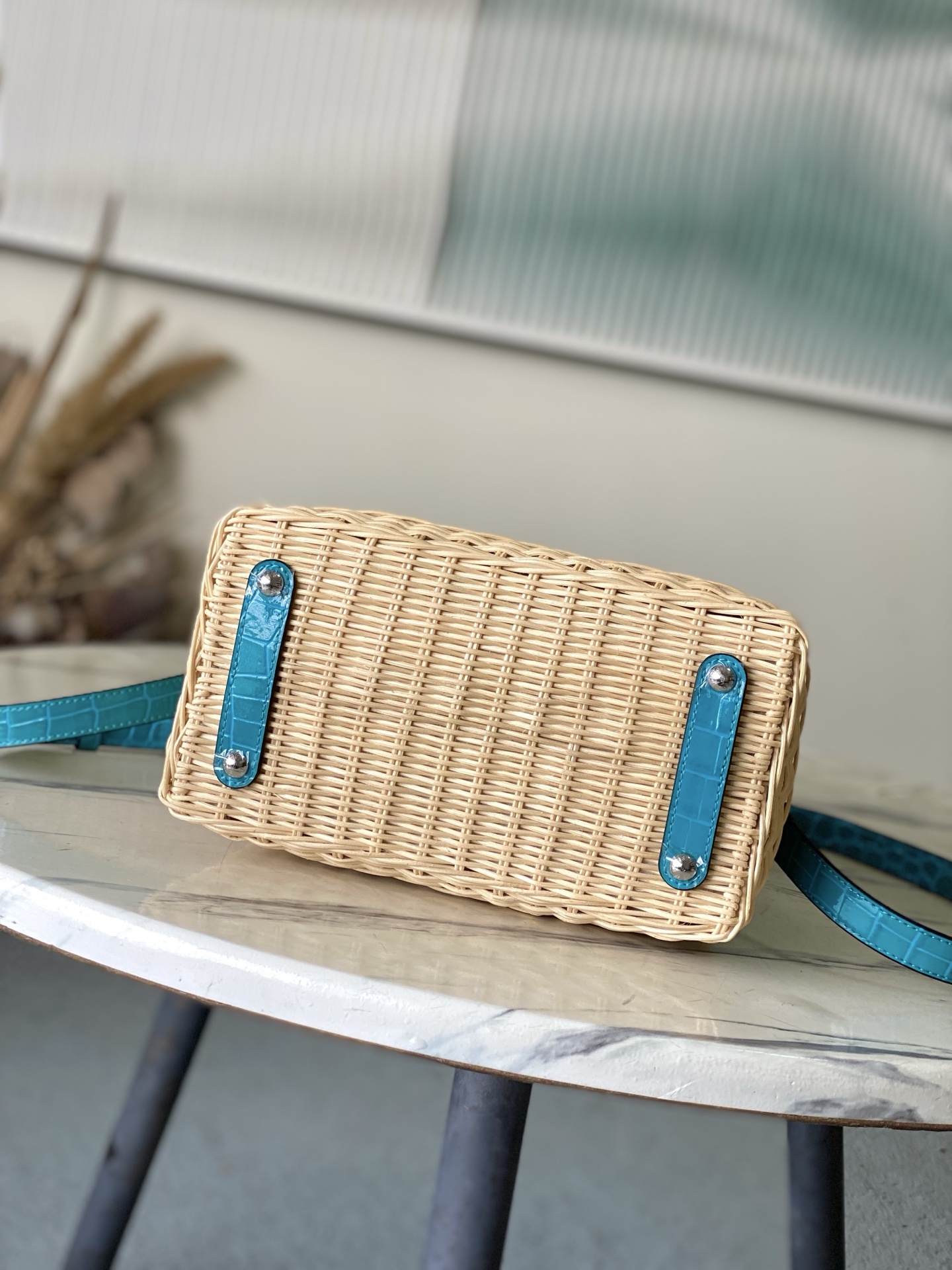 特级原厂皮 M48865 蓝色鳄鱼皮小号 本款CapucinesBB手袋回溯品牌于1892年推出的Pic