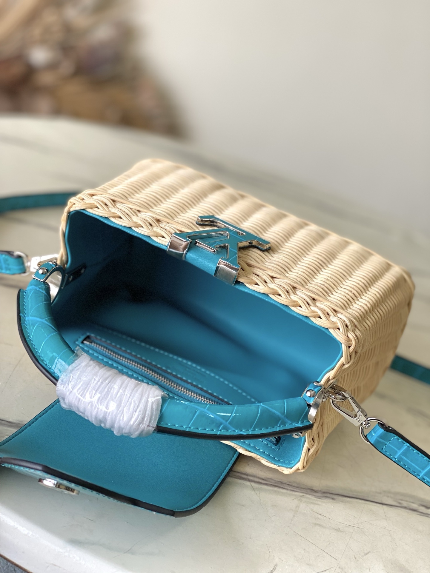 特级原厂皮 M48865 蓝色鳄鱼皮迷你 本款Capucines mini 手袋回溯品牌于1892年推出