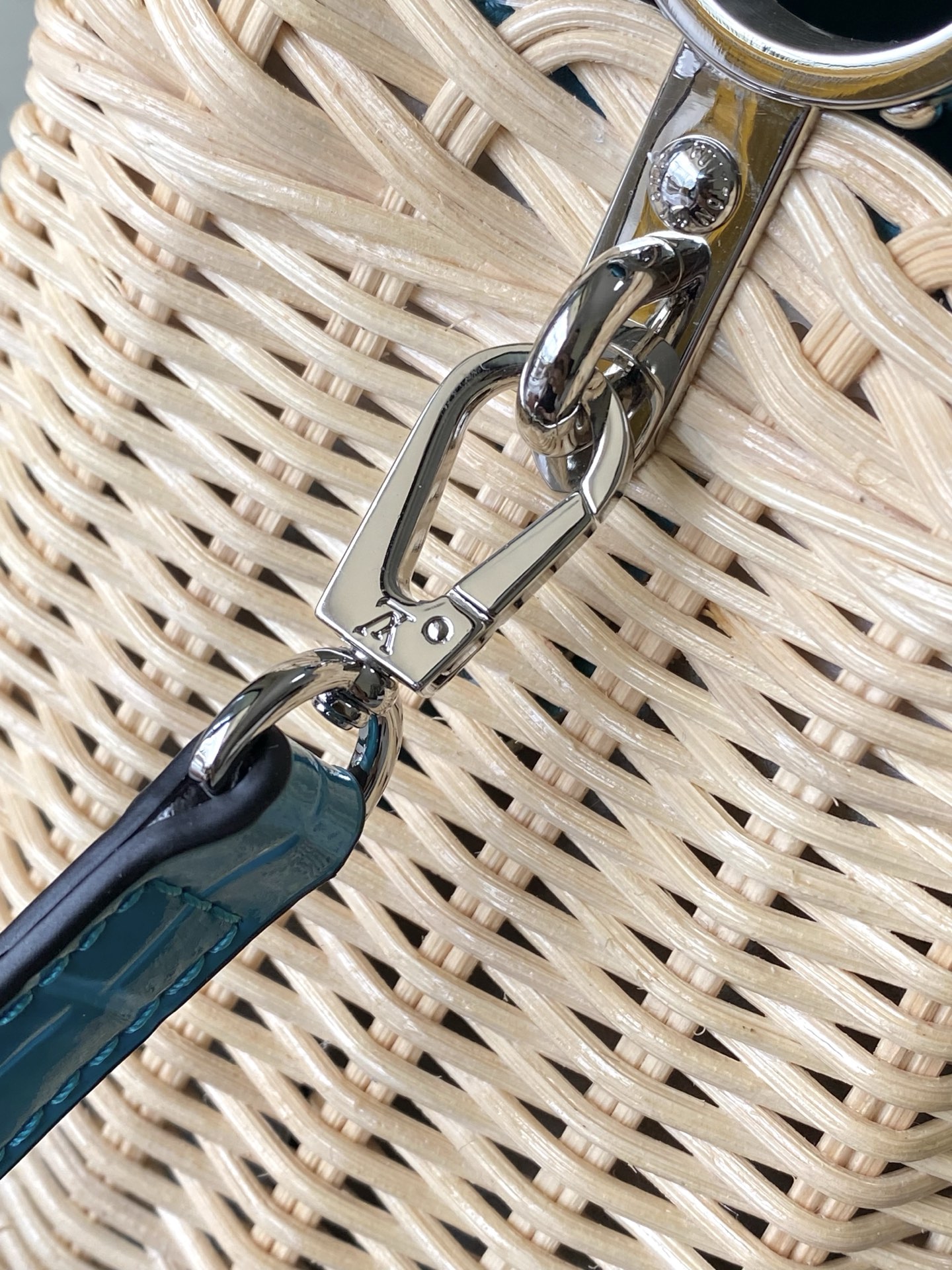 特级原厂皮 M48865 蓝色鳄鱼皮迷你 本款Capucines mini 手袋回溯品牌于1892年推出