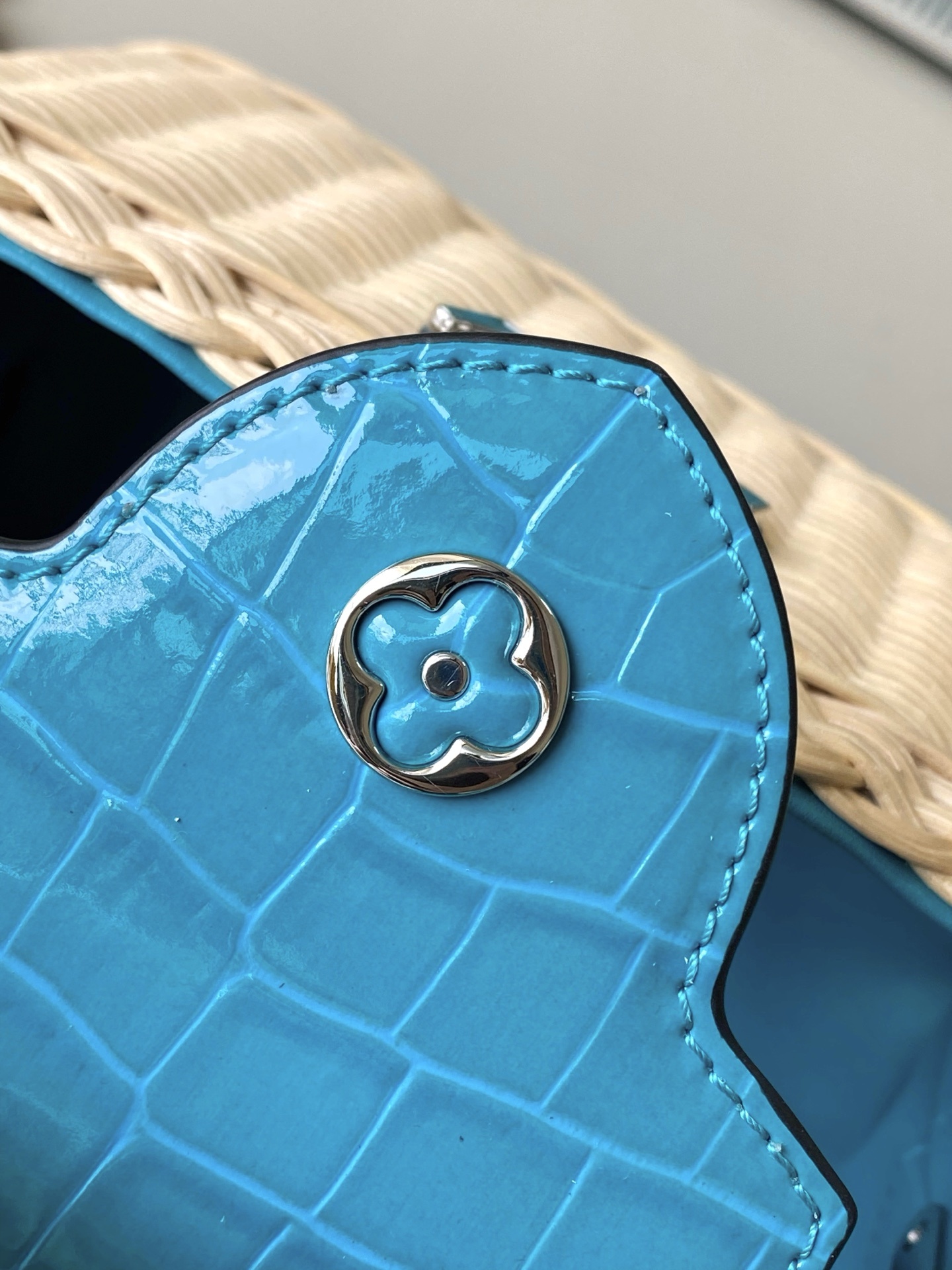 特级原厂皮 M48865 蓝色鳄鱼皮迷你 本款Capucines mini 手袋回溯品牌于1892年推出