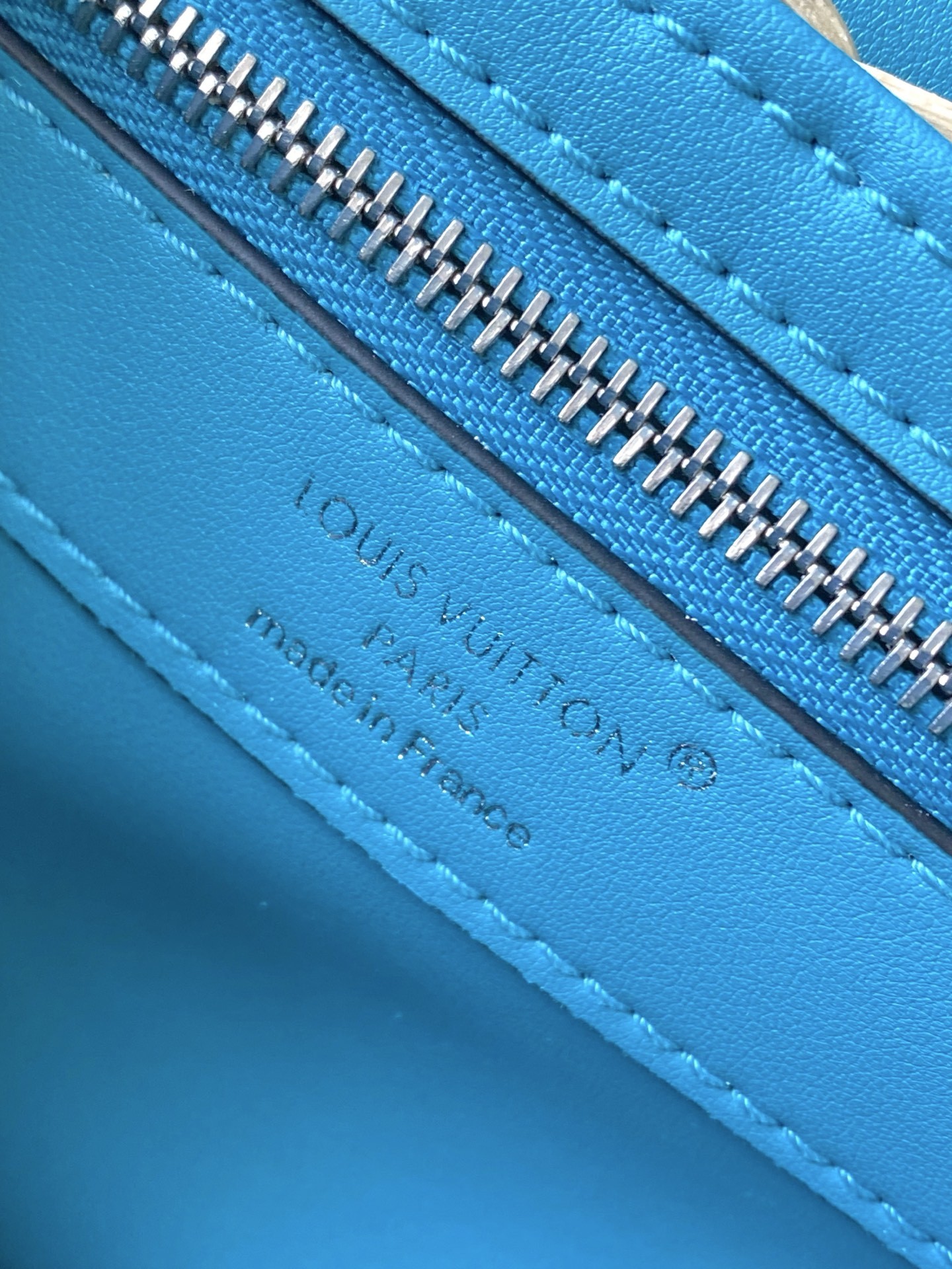 特级原厂皮 M48865 蓝色鳄鱼皮迷你 本款Capucines mini 手袋回溯品牌于1892年推出