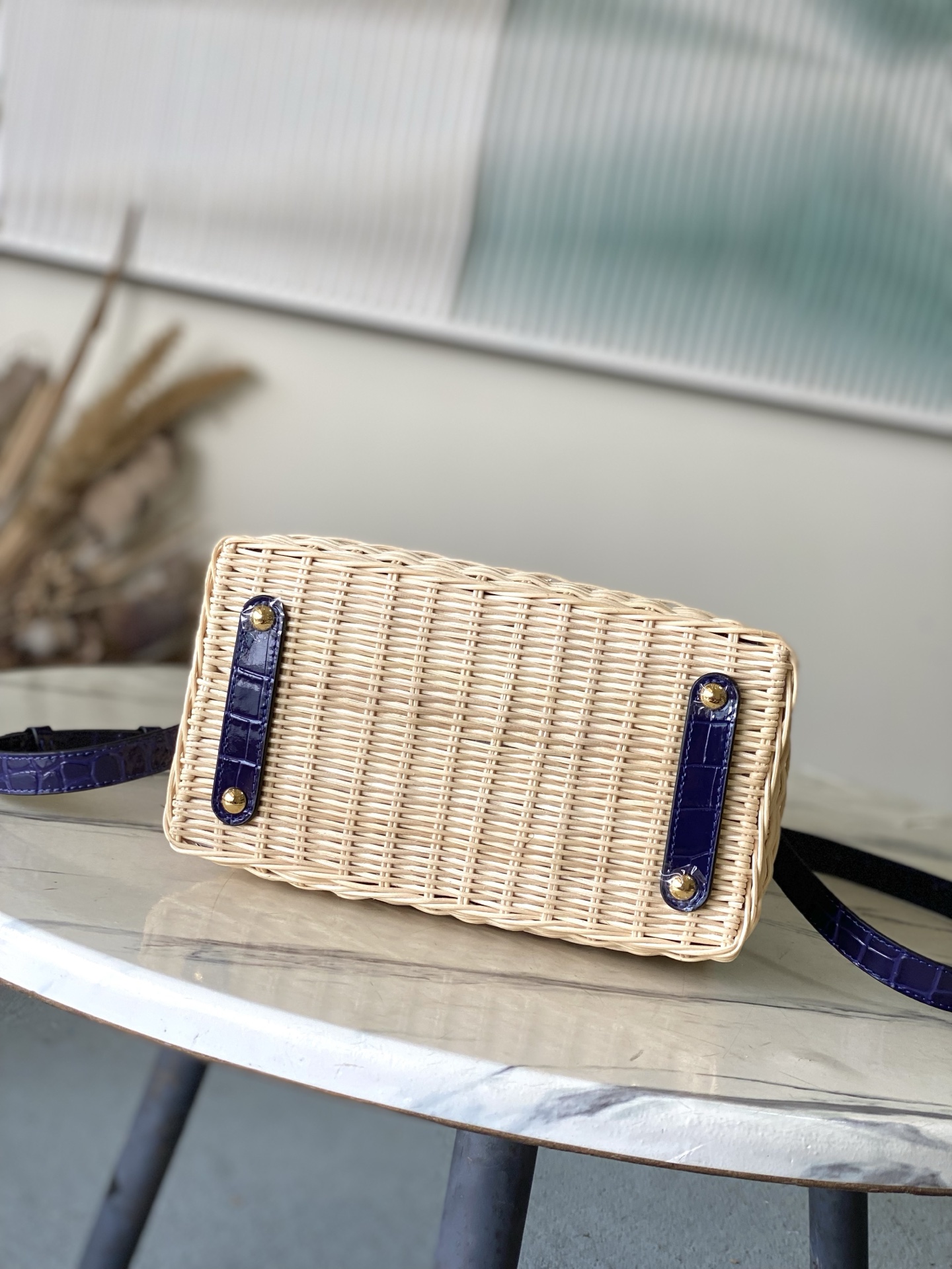 特级原厂皮 M48865 紫色鳄鱼皮小号 本款CapucinesBB手袋回溯品牌于1892年推出的Pic