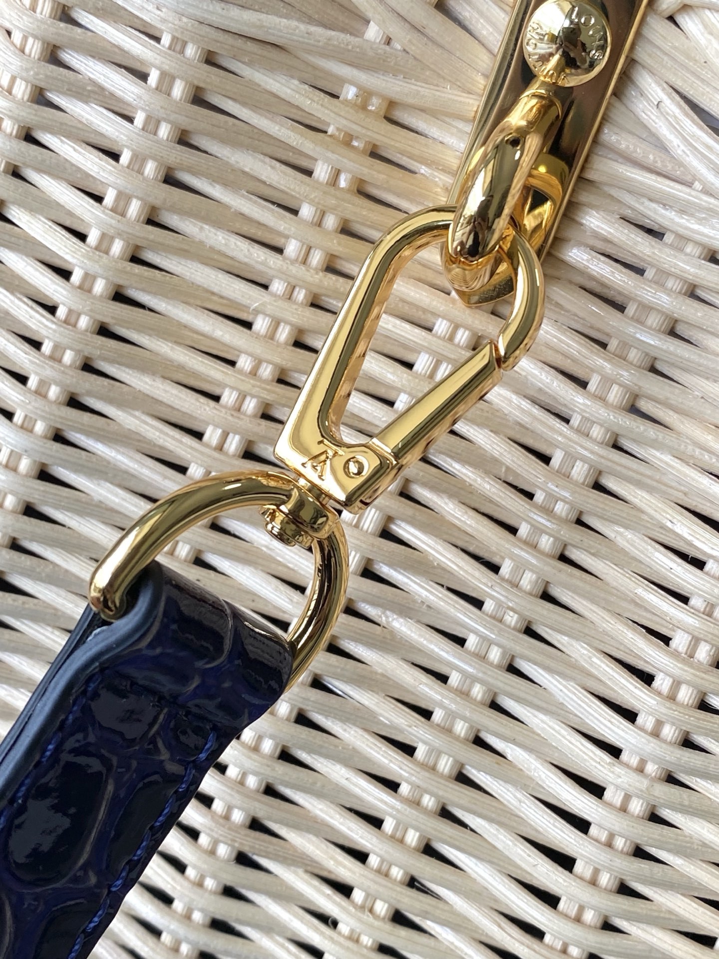 特级原厂皮 M48865 紫色鳄鱼皮小号 本款CapucinesBB手袋回溯品牌于1892年推出的Pic