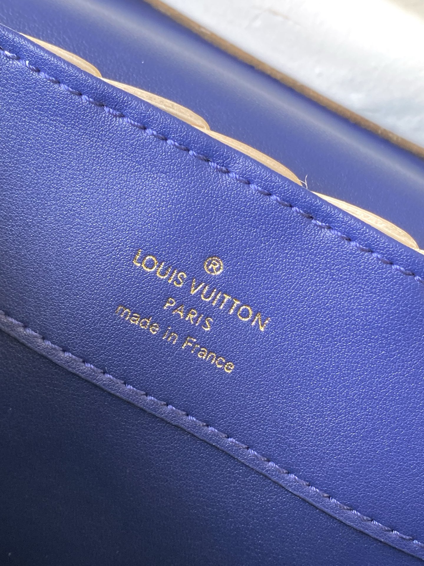 特级原厂皮 M48865 紫色鳄鱼皮小号 本款CapucinesBB手袋回溯品牌于1892年推出的Pic