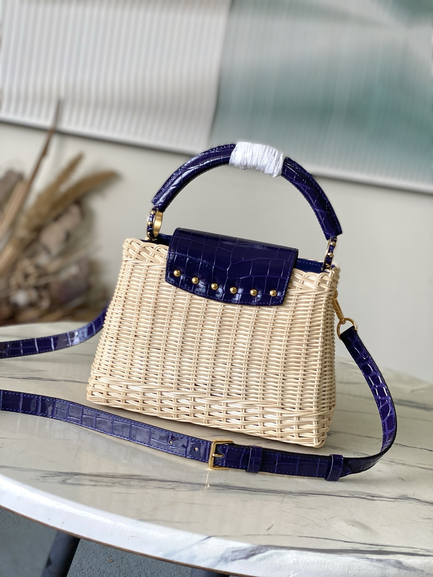 特级原厂皮 M48865 紫色鳄鱼皮小号 本款CapucinesBB手袋回溯品牌于1892年推出的Pic