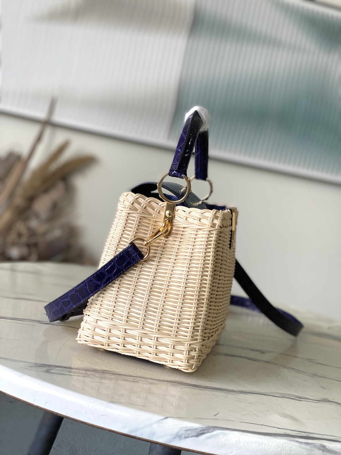 特级原厂皮 M48865 紫色鳄鱼皮小号 本款CapucinesBB手袋回溯品牌于1892年推出的Pic