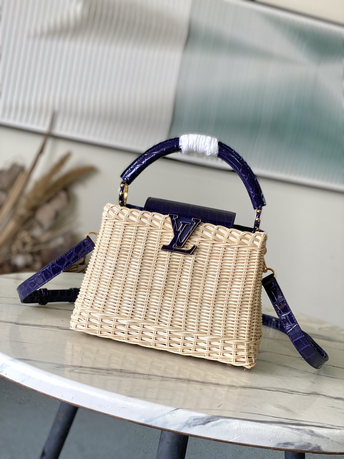 特级原厂皮 M48865 紫色鳄鱼皮小号 本款CapucinesBB手袋回溯品牌于1892年推出的Pic